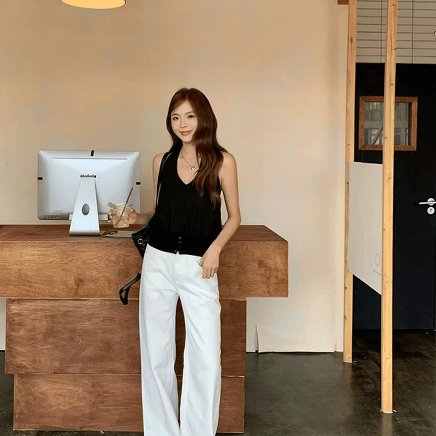 한 부서 화이트 행침 목 조끼 여성 여름 V넥 허리 수축 슬림해 보이는 고유 한 디자인 센스 민소매 어깨 맨위 외출용 상세 이미지 3