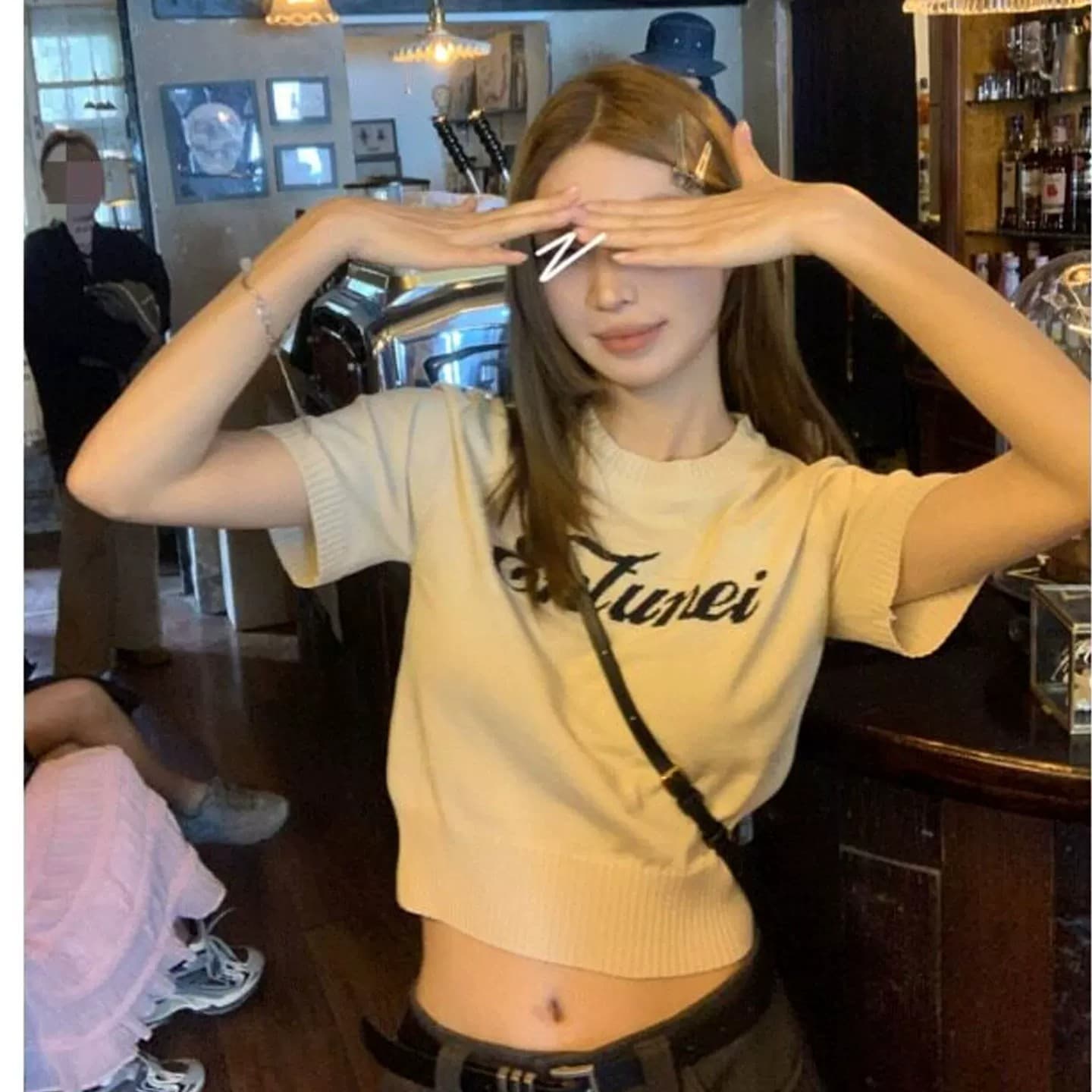 미니멀리즘 바람 알파벳 프린트 라운드 넥 반팔 니트 티셔츠 여성 여름 얇은 스타일 다용도 루즈핏 슬림해 보이는 쇼트 스타일 맨위 상세 이미지 2