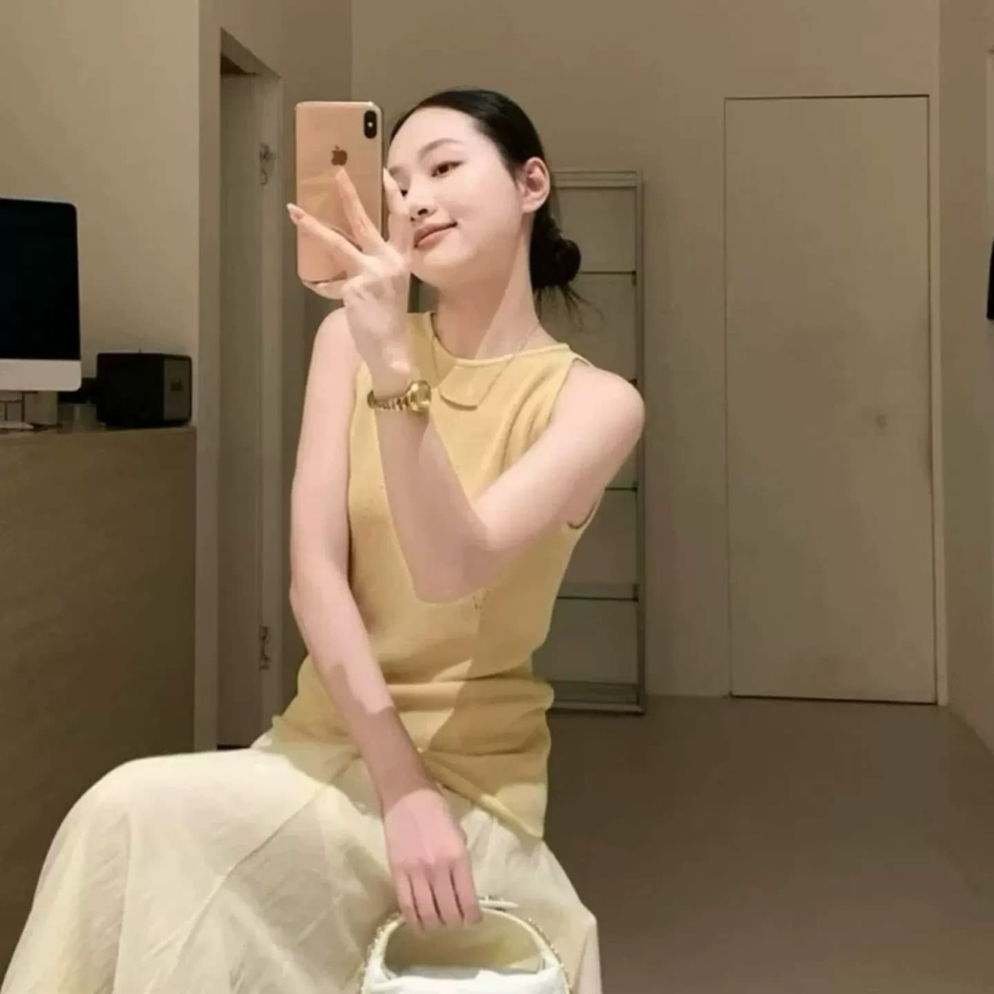 도파민 바람 황색 홀로우 아웃 니트 조끼 여성 여름 달콤한 매운맛 연령 감소 몸매 가꾸기 슬림해 보이는 품격 아름다운 민소매 맨위 이미지 3