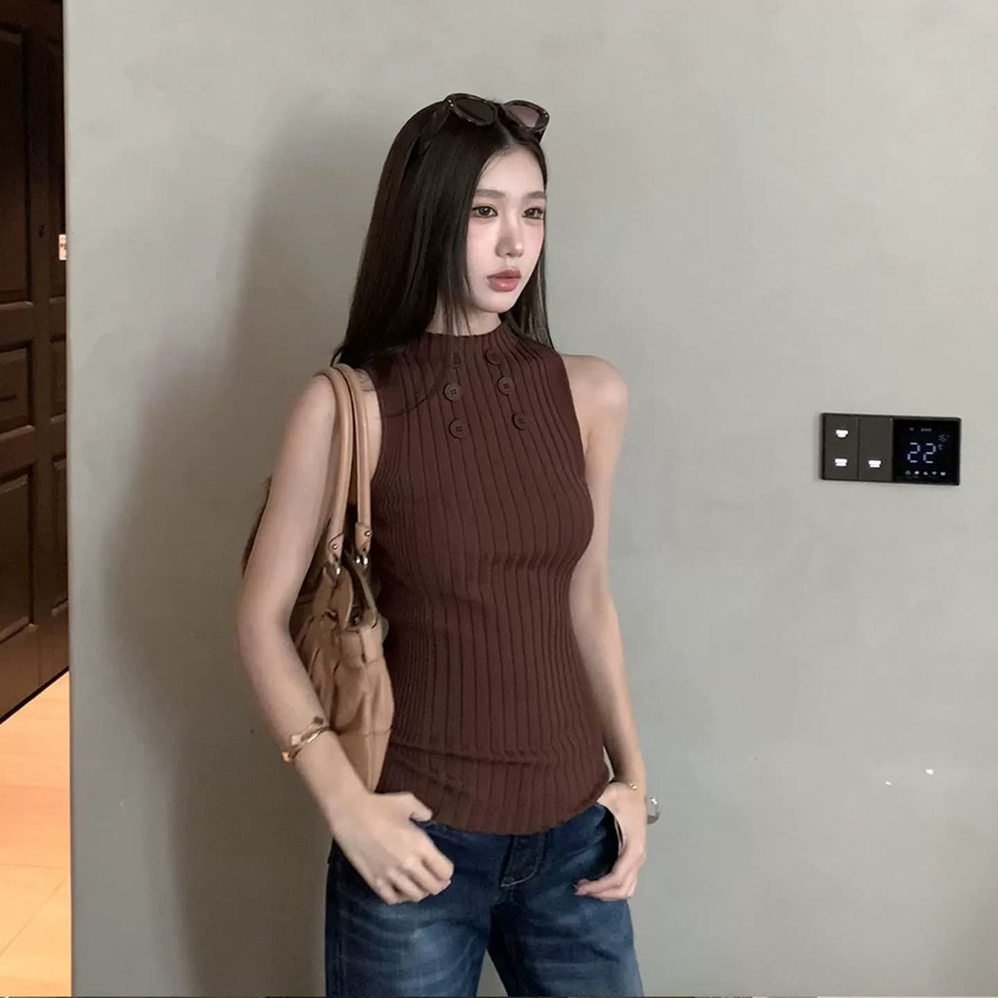 아메리칸 레트로 반하이넥 단추 니트 민소매 조끼 여성 여름 몸매 가꾸기 슬림해 보이는 고급 센스 핫걸 맨위 얇은 이미지 4