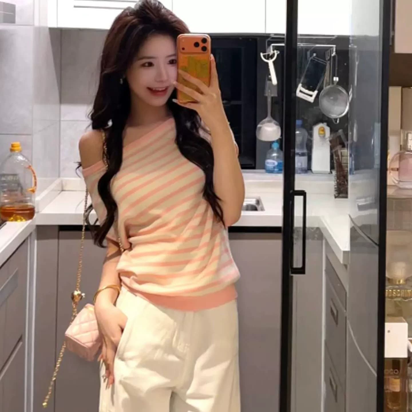 한 부서 배색 스트라이프 얼음 실크 비스듬한 어깨 니트 스웨터 여성 여름 루즈핏 슬림해 보이는 오프숄더 달콤한 스타일 반팔 맨위 상세 이미지 2