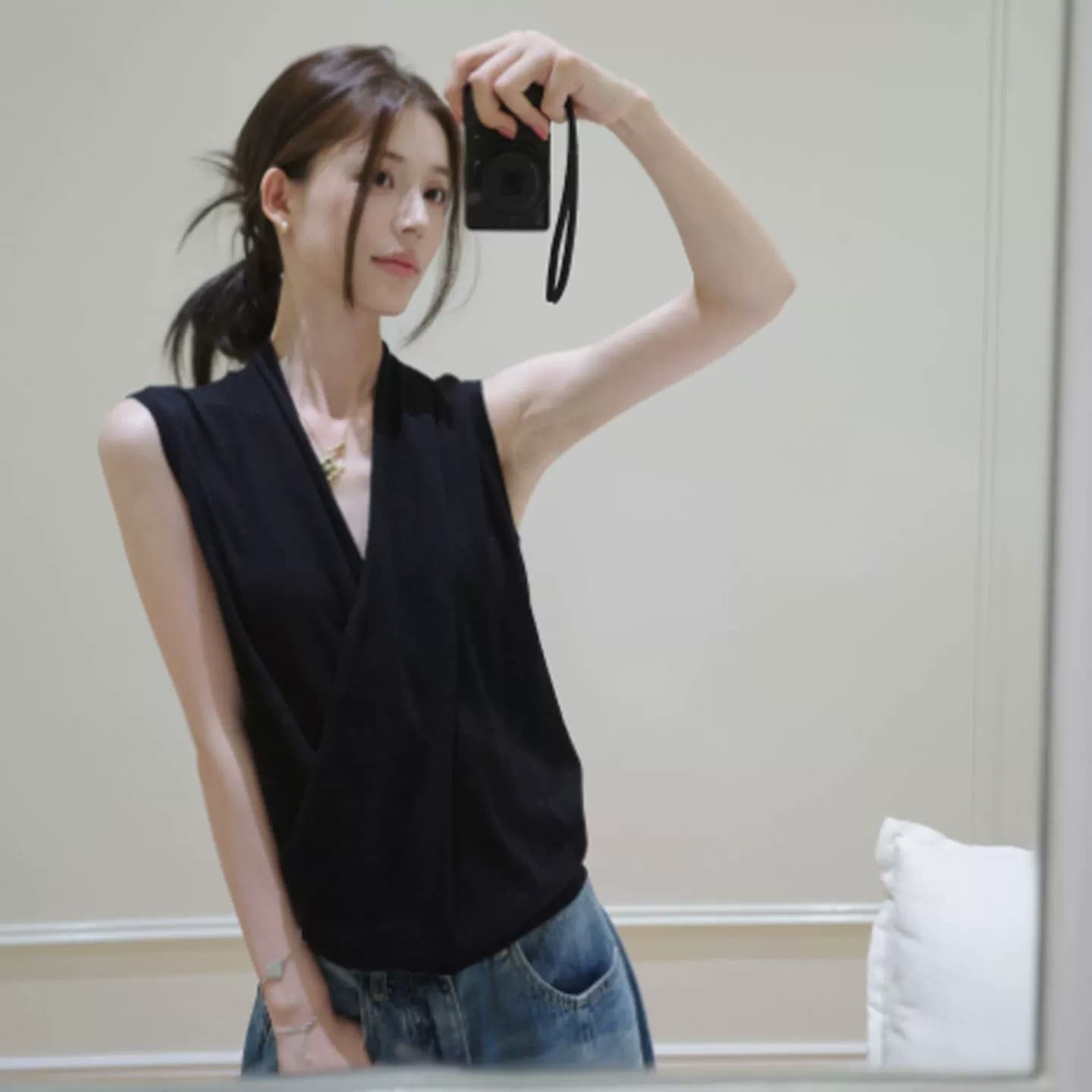 한 부서 십자가 V넥 민소매 니트 조끼 여성 여름 디자인 센스 작은 대중 루즈핏 슬림해 보이는 고유 한 아름다운 맨위 이미지 2