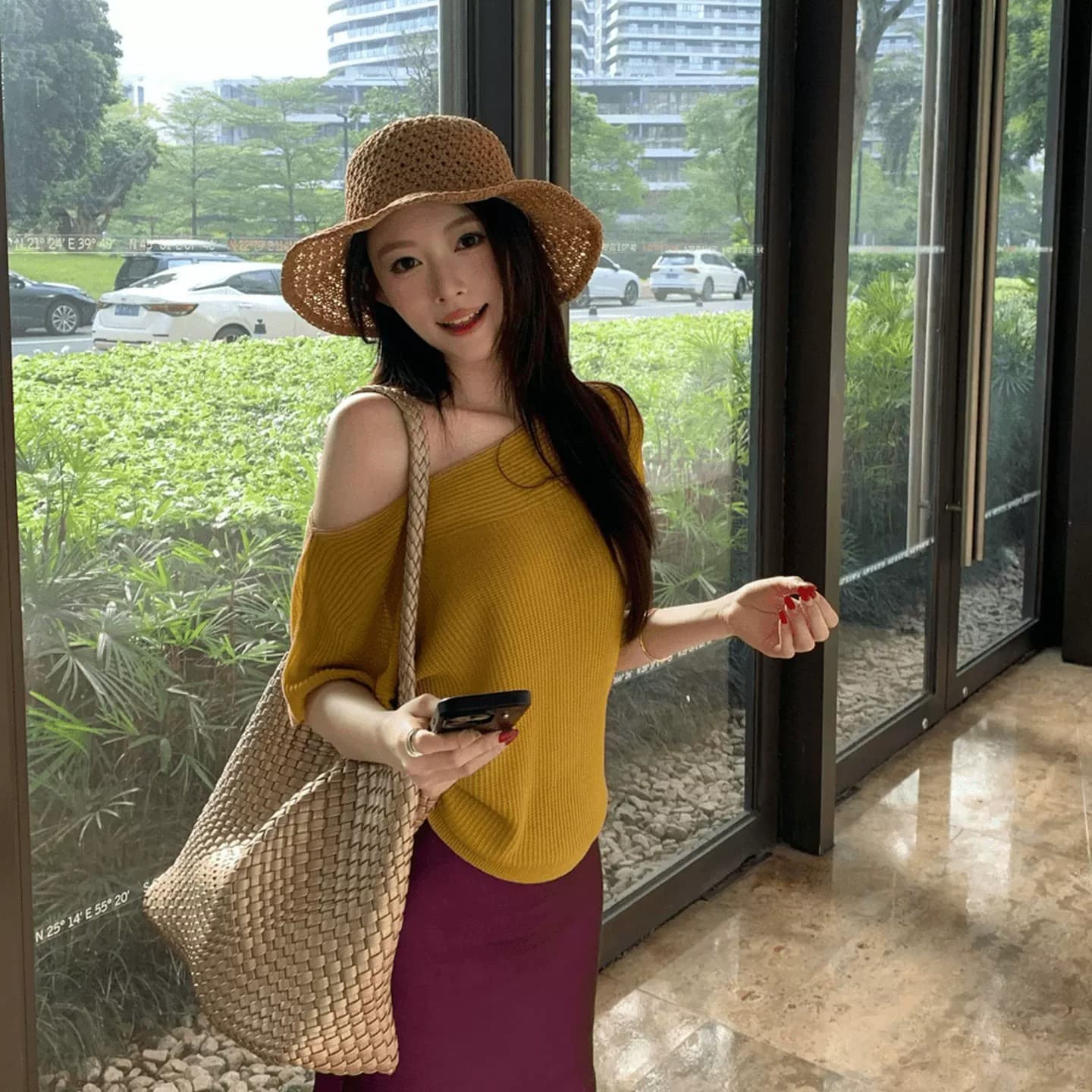 한 부서 비스듬한 어깨 황색 얼음 실크 니트 스웨터 여성 여름 얇은 스타일 몸매 가꾸기 슬림해 보이는 오프숄더 섹시함 미니멀리즘 반팔 맨위