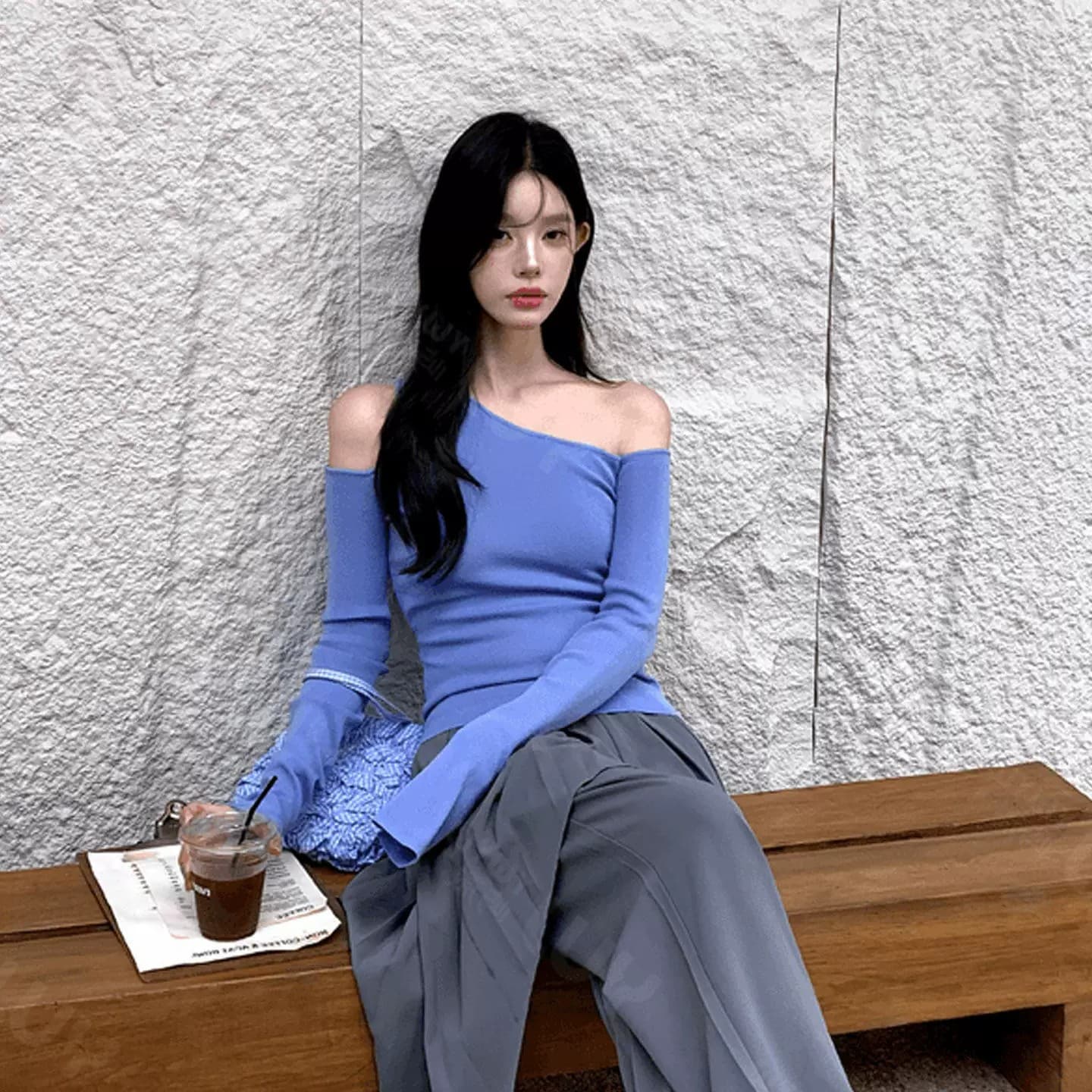 파란색 비스듬한 어깨 비대칭 니트 스웨터 여성 2026 새로운 긴팔 오프숄더 디자인 고급 센스 고유 한 슬림해 보이는 맨위 이미지 2