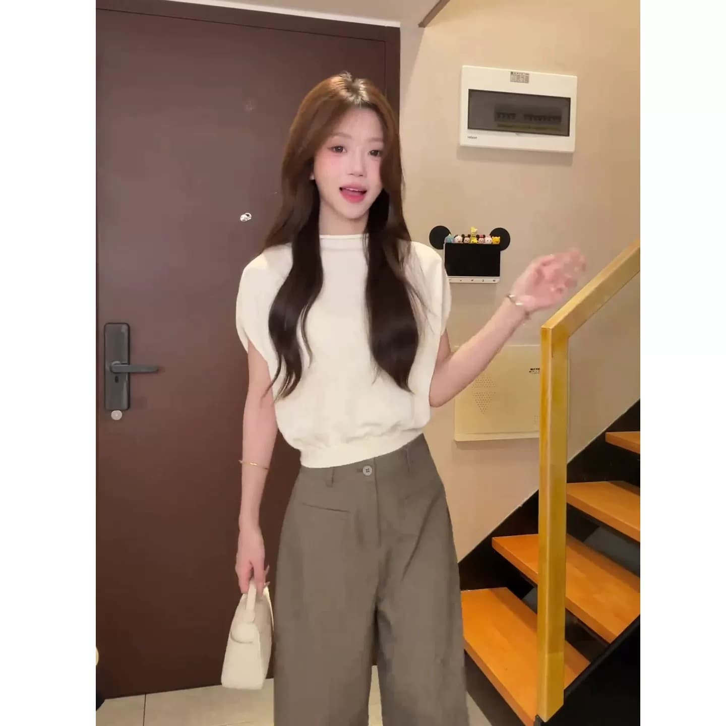 화이트 배트윙 소매 볼륨 측면 반하이넥 니트 스웨터 여성 여름 허리 수축 슬림해 보이는 디자인 센스 작은 대중 쇼트 스타일 맨위 이미지 2