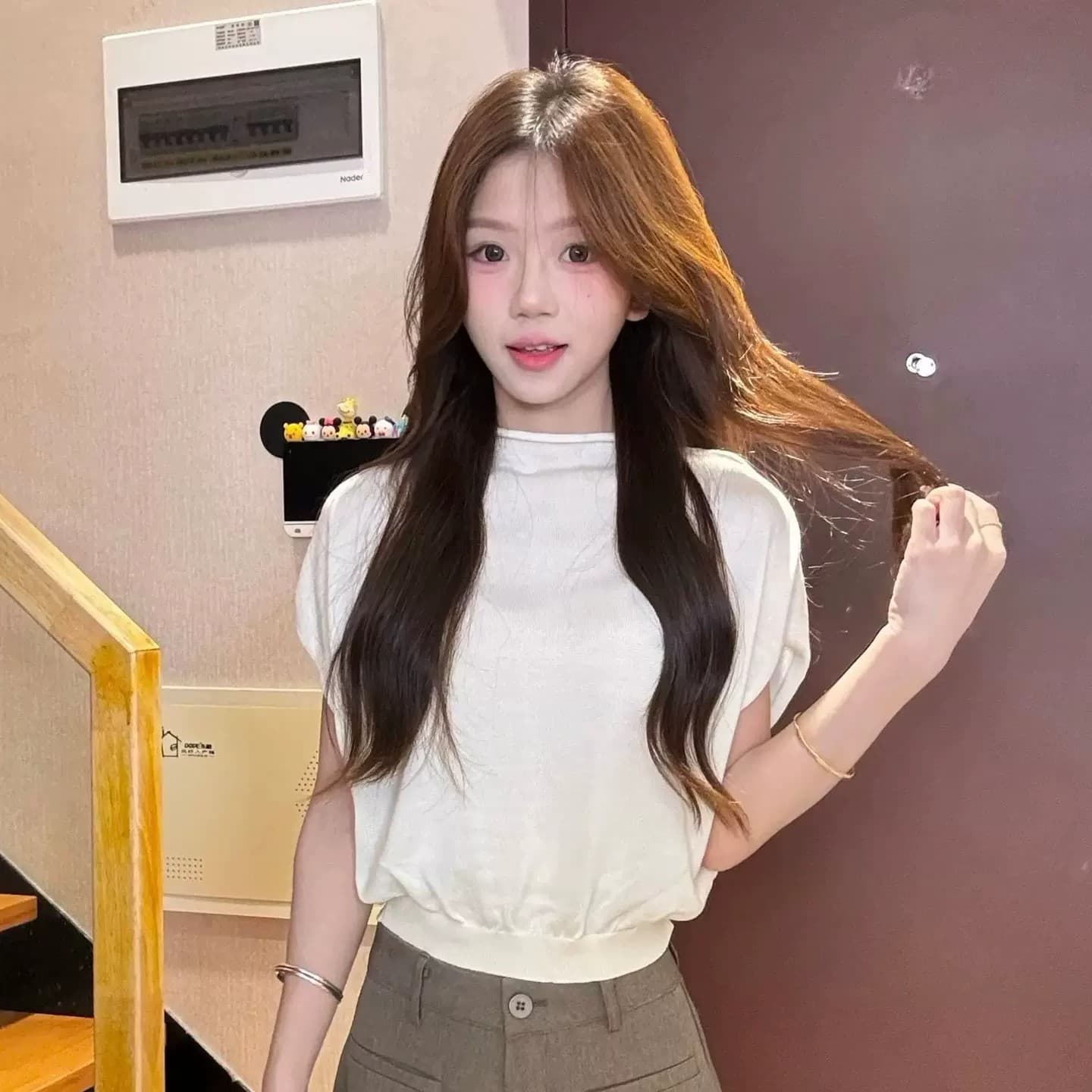 화이트 배트윙 소매 볼륨 측면 반하이넥 니트 스웨터 여성 여름 허리 수축 슬림해 보이는 디자인 센스 작은 대중 쇼트 스타일 맨위 이미지 4