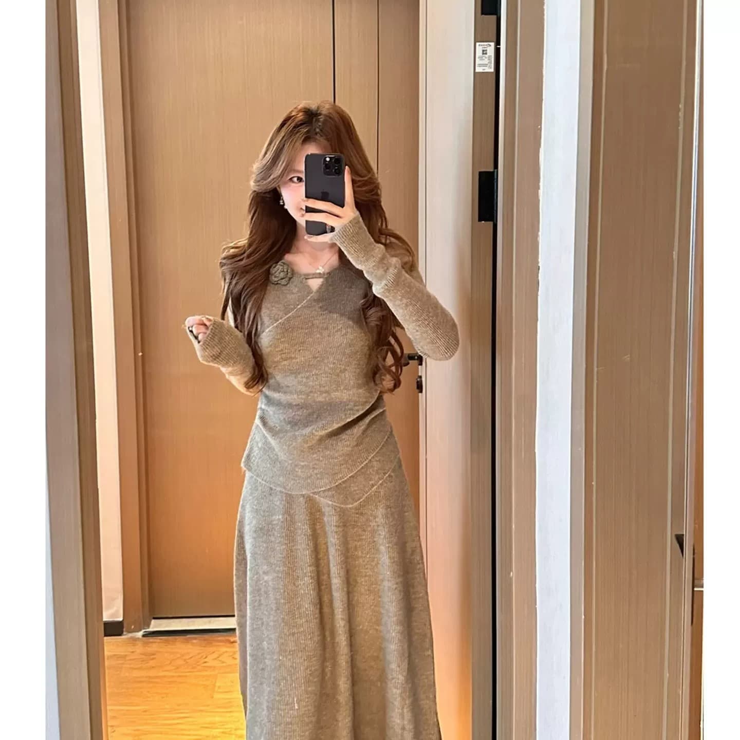 느긋한 바람 니트 세트 여성 가을 V넥 허리 수축 슬림해 보이는 스웨터 반신 고급 센스 고유 한 작은 대중 치마 투피스 세트 상세 이미지 2