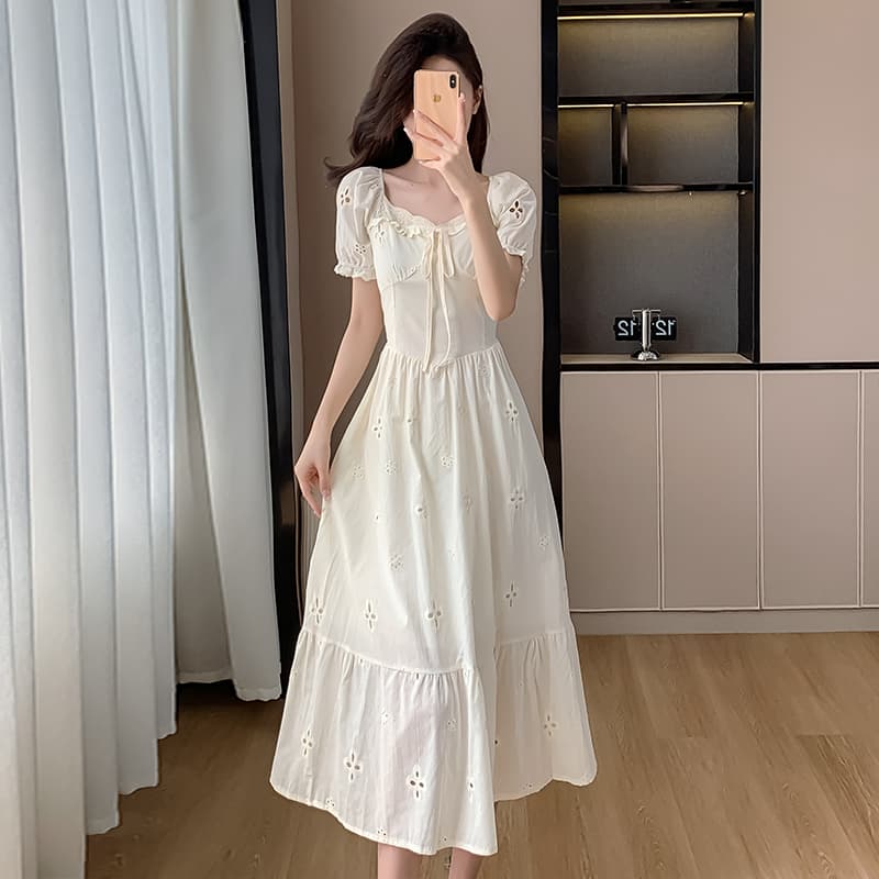 프랑스식 바람 자수 광장 칼라 반팔 여성 드레스 2024 여름 새로운 여성 의류 허리 수축 대 스윙 길이 치마 이미지 3