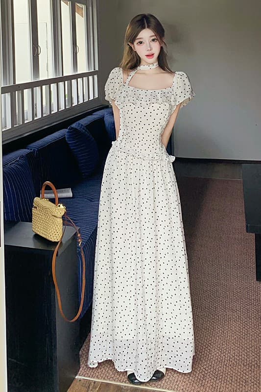 프랑스식 오프숄더 화이트 큰 진자 여성 드레스 허리 수축 슬림해 보이는 롱 코트 부드러운 바람 휴가 도트 무늬 치마 이미지 7