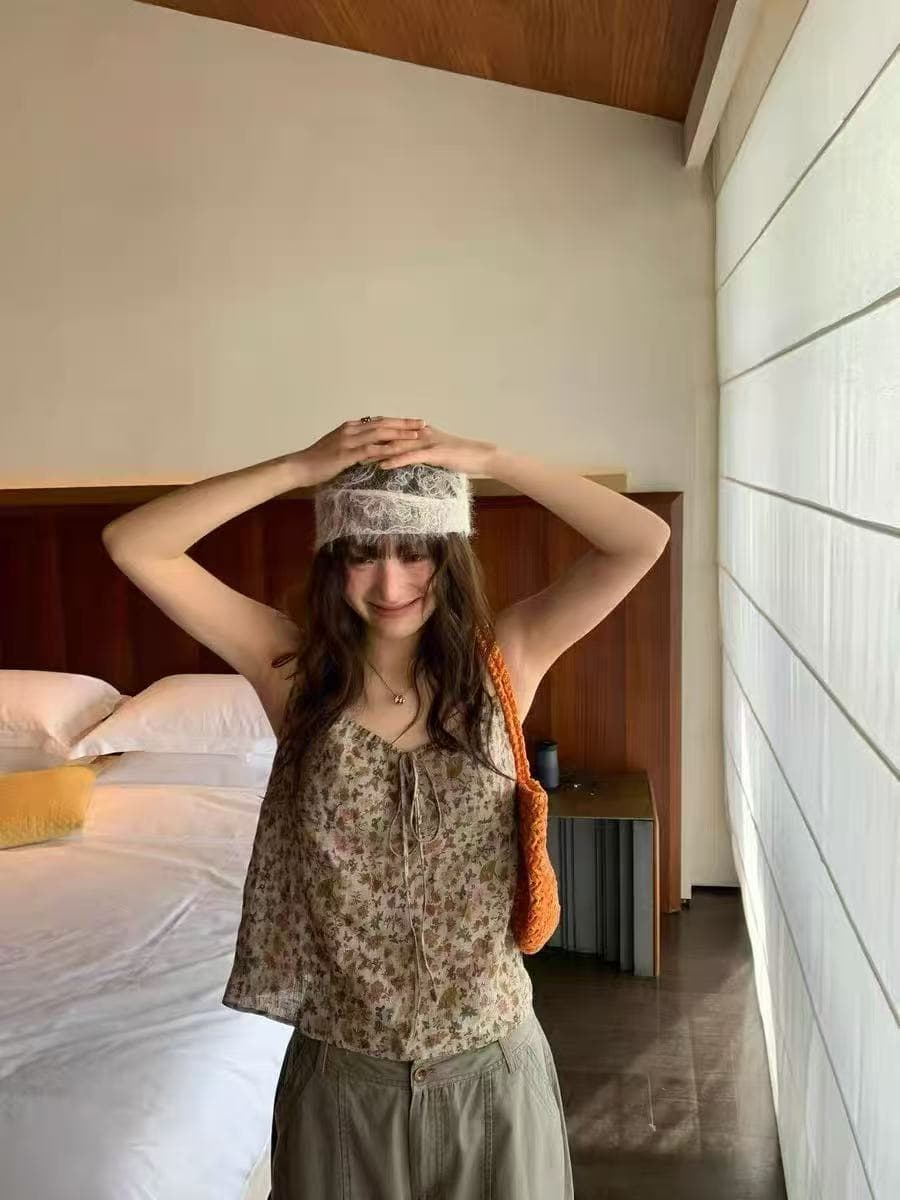 레트로 꽃무늬 홀로우 아웃 V넥 레이스업 민소매 캐미솔 여름 외출용 펌프 로프 나비 매듭 루즈핏 맨위 상세 이미지 3