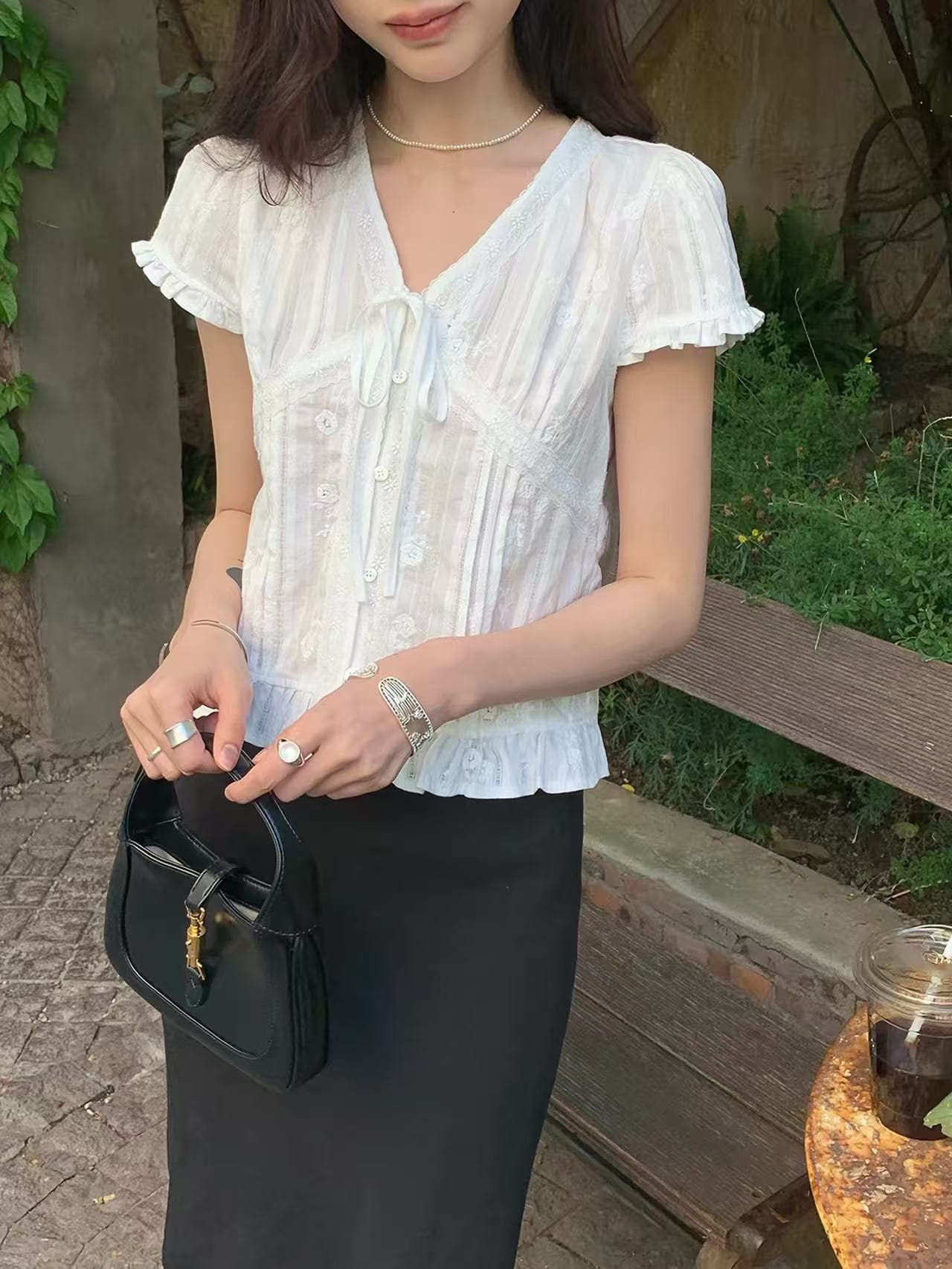 자수 패치워크 레이스 레이스 쇼트 스타일 셔츠 얇고 가벼운 맨위 V넥 레이스업 Feifei 소매 프릴 작은 셔츠 상세 이미지 2