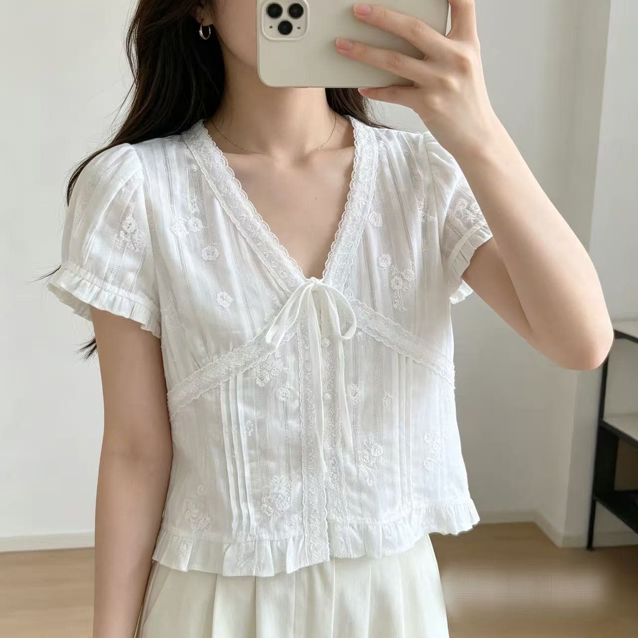 자수 패치워크 레이스 레이스 쇼트 스타일 셔츠 얇고 가벼운 맨위 V넥 레이스업 Feifei 소매 프릴 작은 셔츠 상세 이미지 6