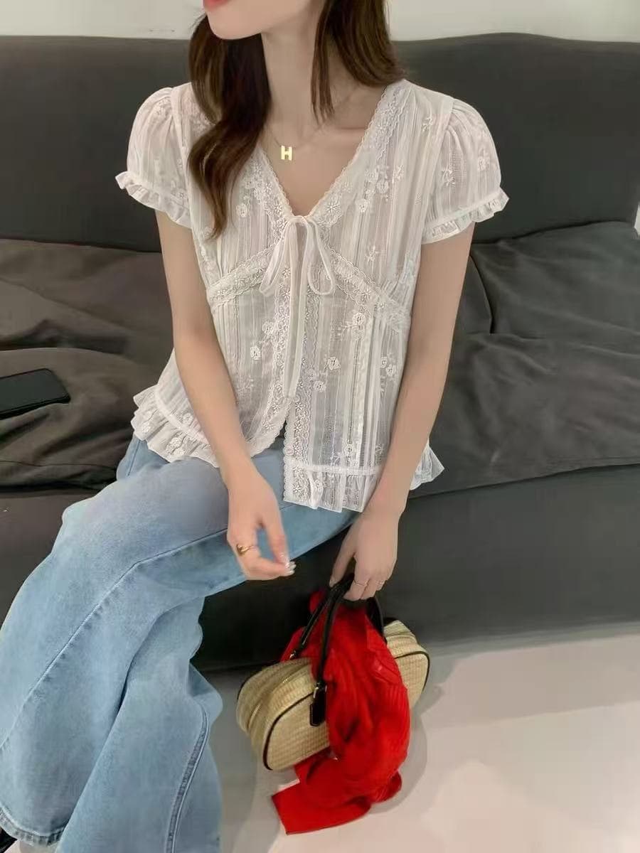 자수 패치워크 레이스 레이스 쇼트 스타일 셔츠 얇고 가벼운 맨위 V넥 레이스업 Feifei 소매 프릴 작은 셔츠 상세 이미지 12
