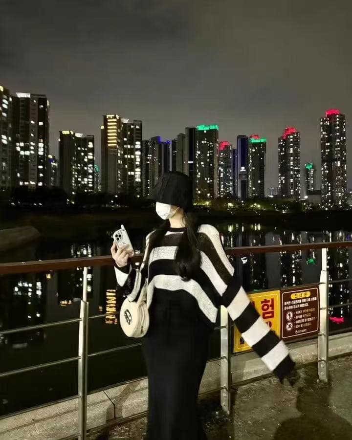 흑인과 백인 와이드 스트라이프 니트 스웨터 여성 가을 겨울 얇은 스타일 스웨터 긴팔 블라우스 외국 가스 루즈핏 쇼트 스타일 기본 셔츠 맨위 상세 이미지 6