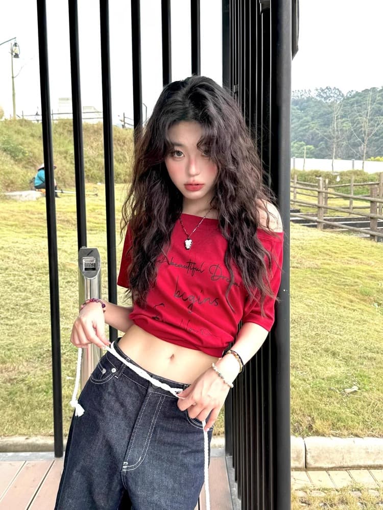 재고 있음 알파벳 프린트 오프숄더 반팔 티셔츠 여성 여름 새로운 미니멀리즘 캐주얼 루즈핏 슬림해 보이는 오프숄더 맨위 상세 이미지 4