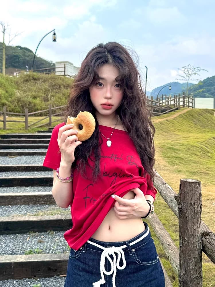 재고 있음 알파벳 프린트 오프숄더 반팔 티셔츠 여성 여름 새로운 미니멀리즘 캐주얼 루즈핏 슬림해 보이는 오프숄더 맨위 상세 이미지 6