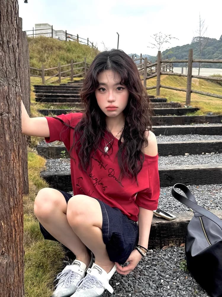 재고 있음 알파벳 프린트 오프숄더 반팔 티셔츠 여성 여름 새로운 미니멀리즘 캐주얼 루즈핏 슬림해 보이는 오프숄더 맨위 상세 이미지 9