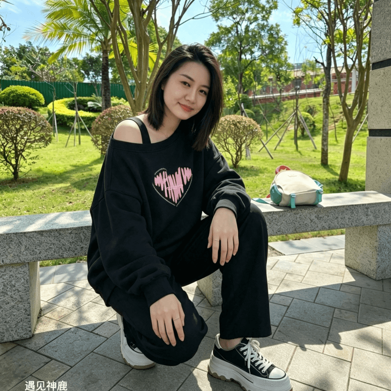 디자인 센스 Chic 오프숄더 비스듬한 어깨 가을 겨울 의류 후드티 느긋한 바람 프린트 여성 긴 소매 루즈핏 빅 사이즈 여성 의류 이미지 4