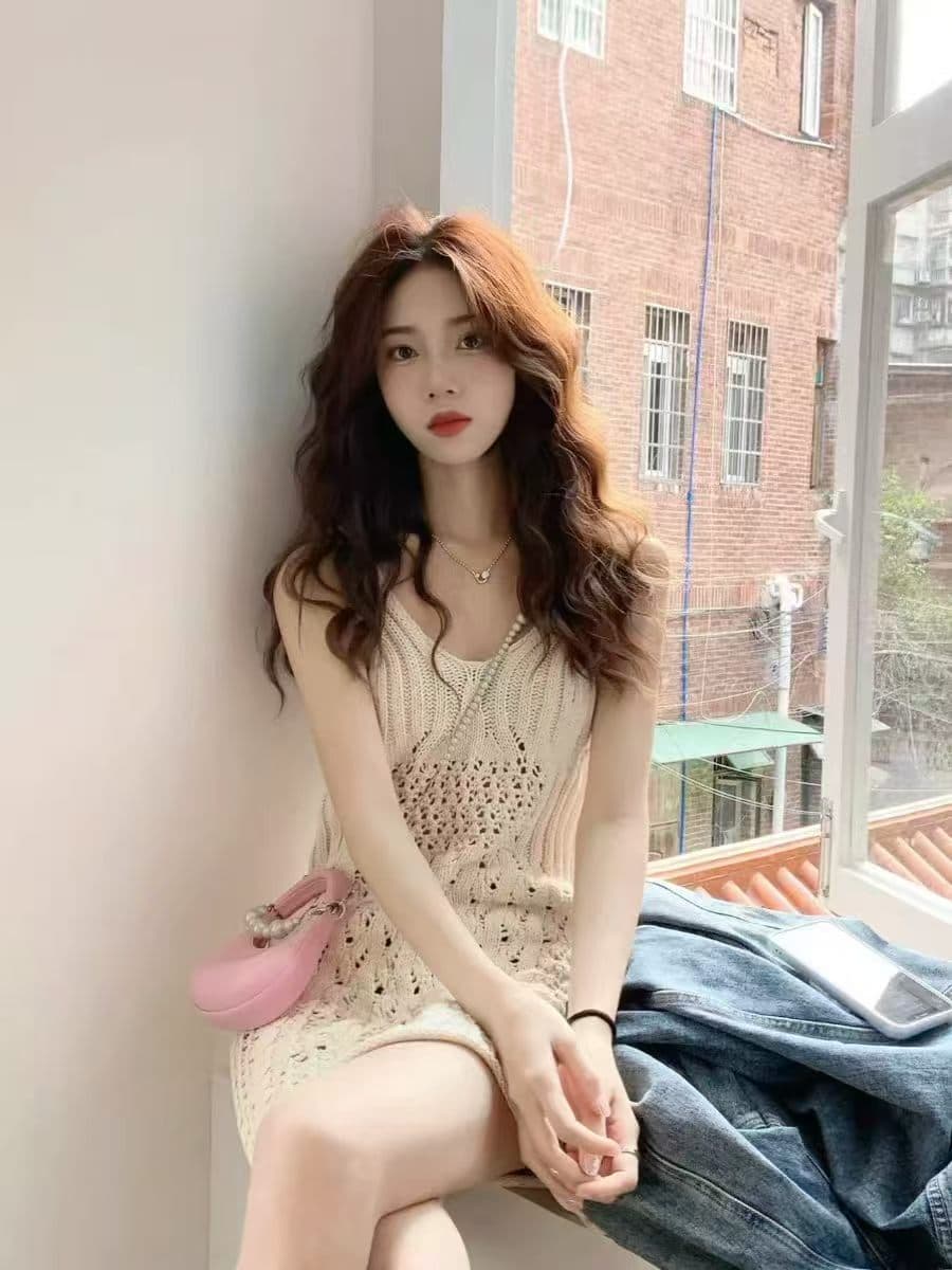 베이지 색 얇은 스타일 홀로우 아웃 니트 슬립 여성 드레스 2026 년 여름 새로운 외국 가스 Chic 외출용 짧은 치마 상세 이미지 2