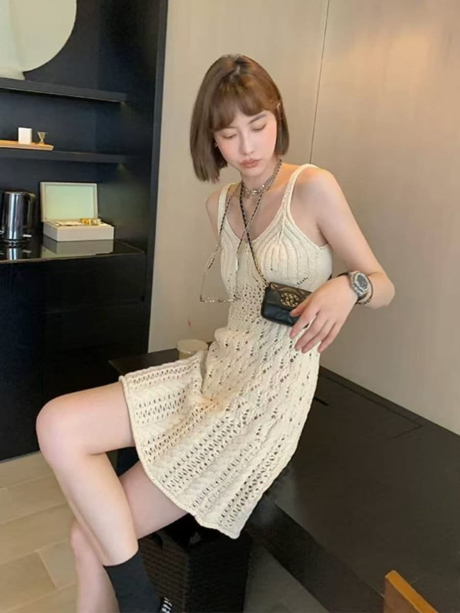 베이지 색 얇은 스타일 홀로우 아웃 니트 슬립 여성 드레스 2026 년 여름 새로운 외국 가스 Chic 외출용 짧은 치마 상세 이미지 3