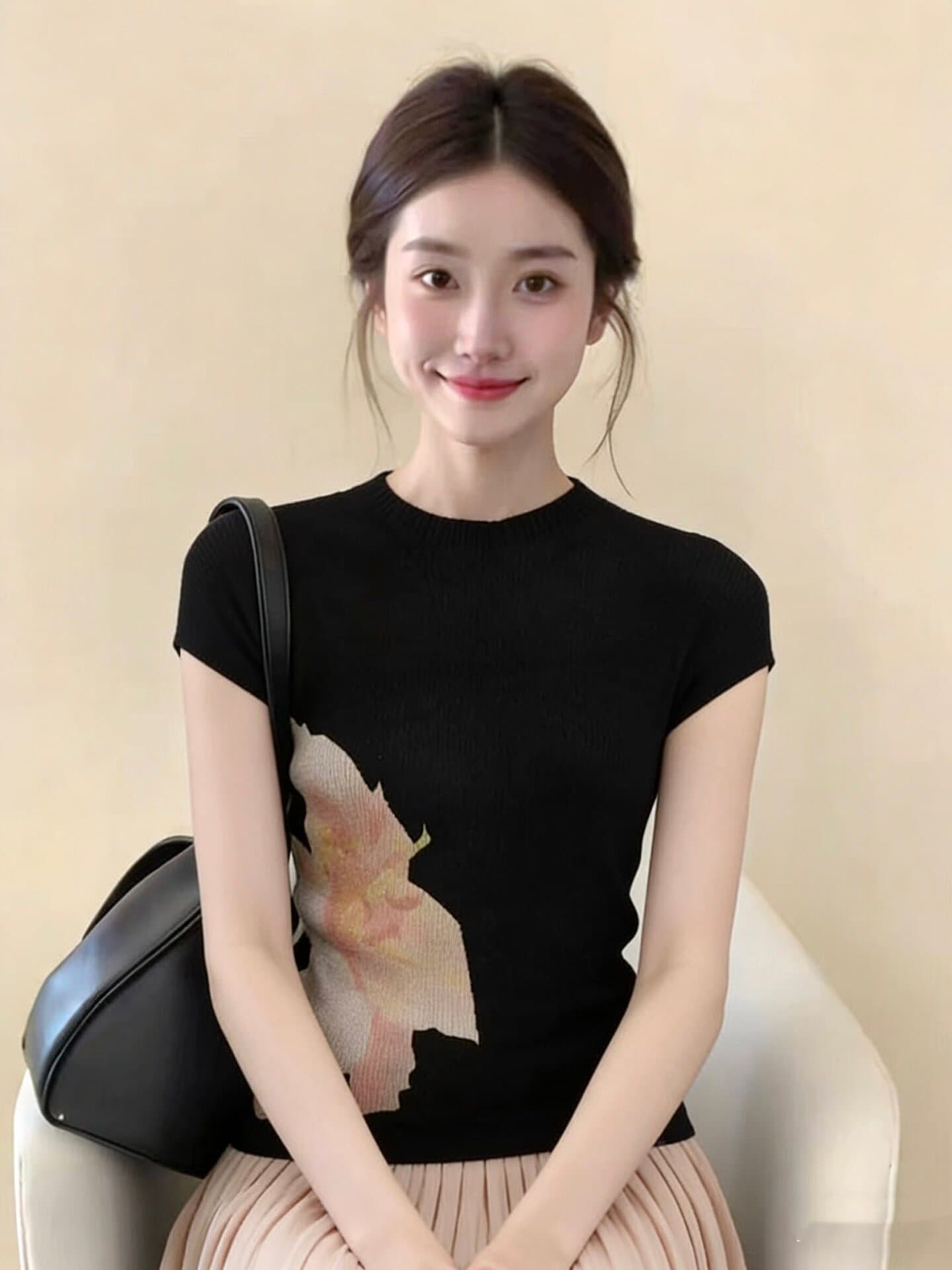 검정색 꽃무늬 우아함 다용도 캐주얼 반팔 티셔츠 여성 2026 여름 새로운 중식 아름다운 아름다운 고유 한 맨위 상세 이미지 2