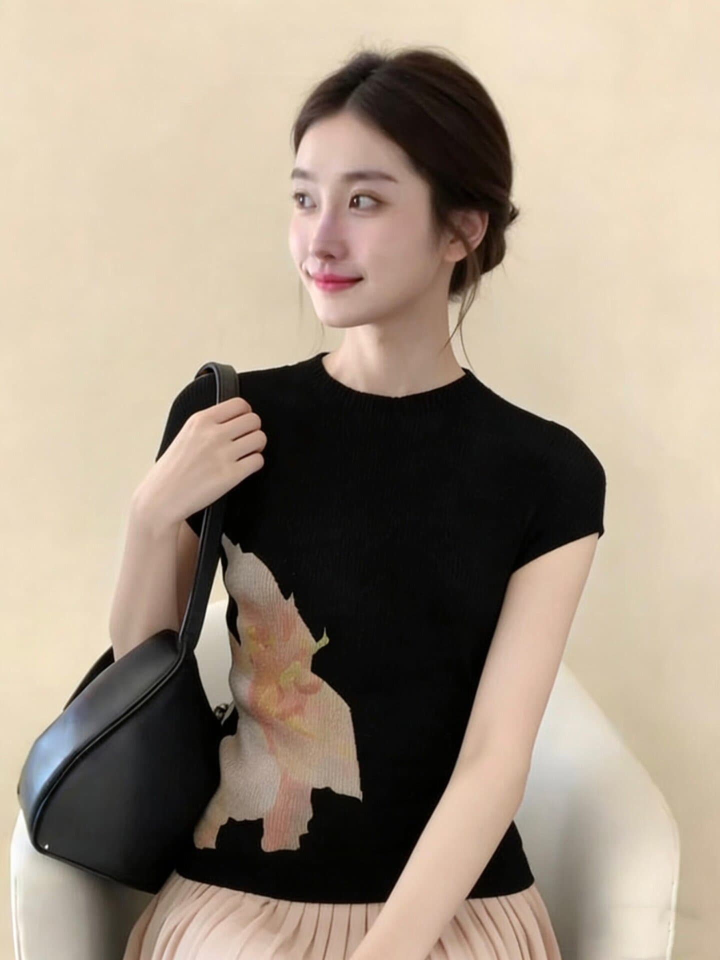 검정색 꽃무늬 우아함 다용도 캐주얼 반팔 티셔츠 여성 2026 여름 새로운 중식 아름다운 아름다운 고유 한 맨위 상세 이미지 3