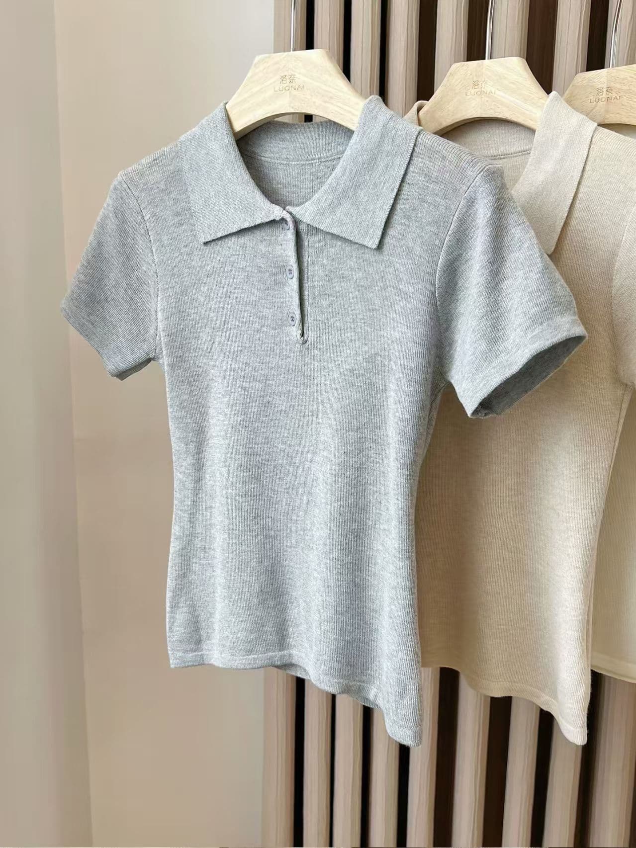 패션 폴로 칼라 디자인 POLO 칼라 반팔 니트 스웨터 여성 여름 2026 새로운 품격 화이트 긍정적 인 어깨 티셔츠 맨위 이미지 4
