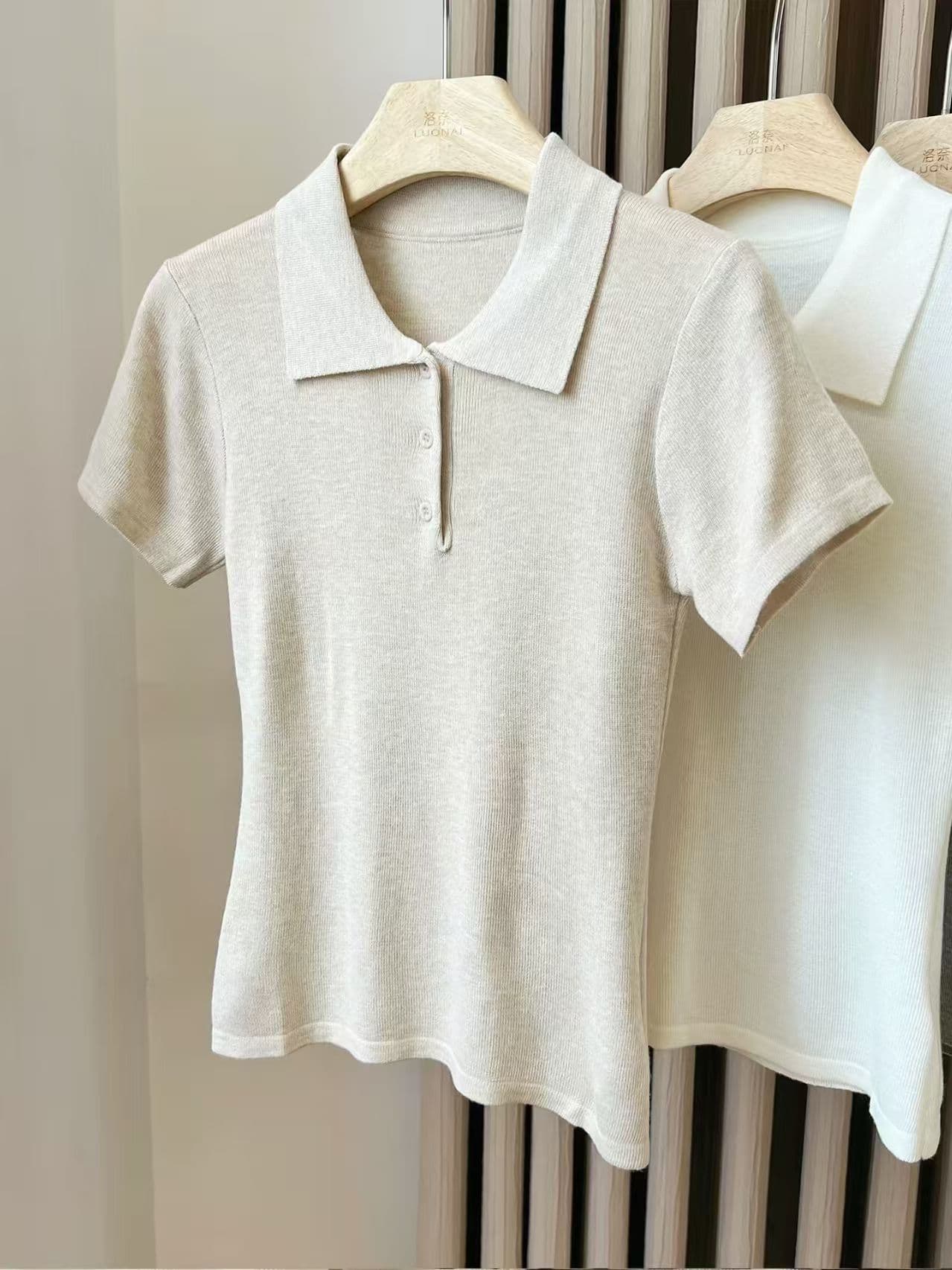패션 폴로 칼라 디자인 POLO 칼라 반팔 니트 스웨터 여성 여름 2026 새로운 품격 화이트 긍정적 인 어깨 티셔츠 맨위 상세 이미지 4