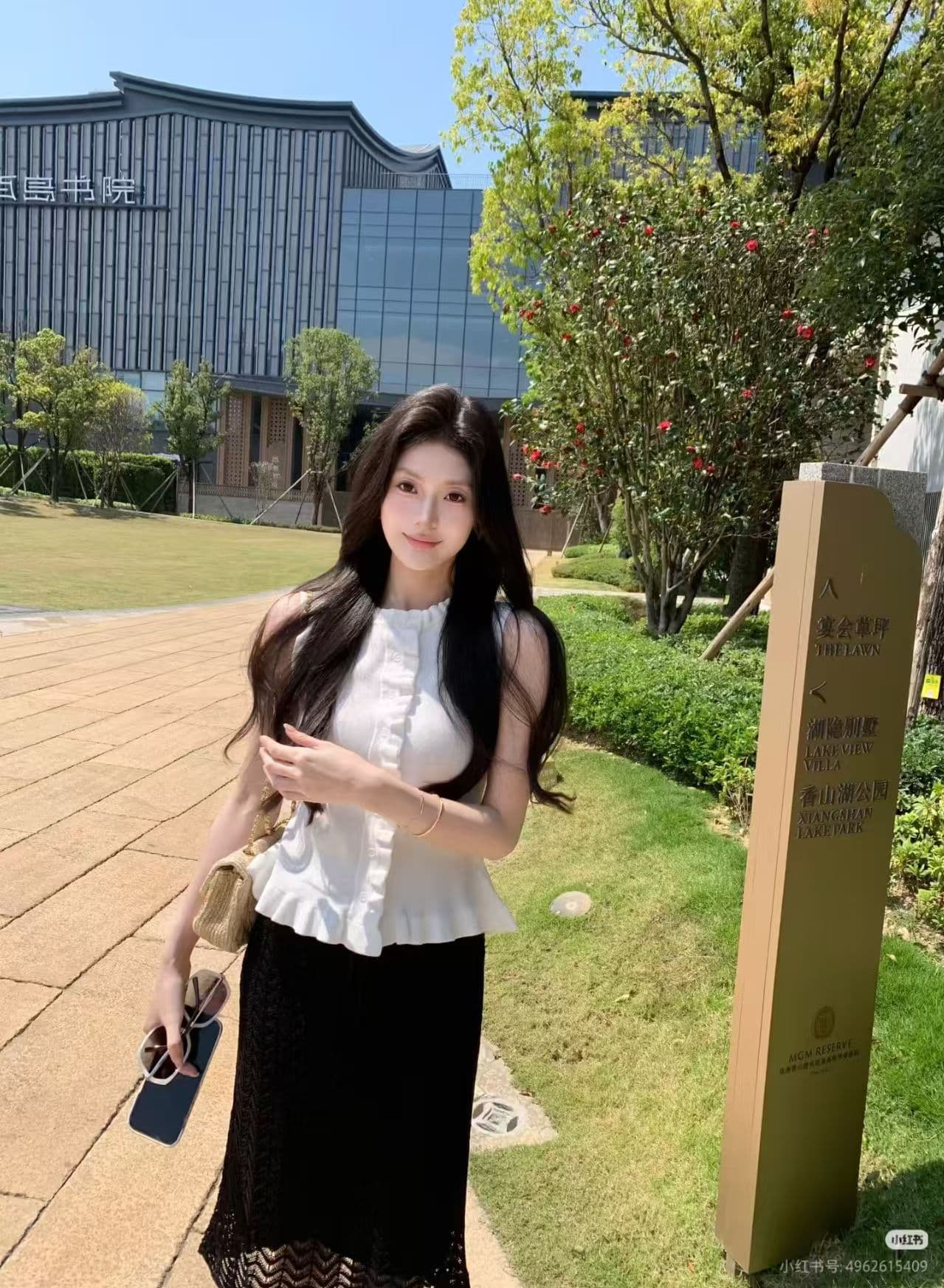 달콤한 스타일 화이트 프릴 민소매 니트 조끼 베스트 여름 얇은 스타일 핫걸 허리 수축 슬림해 보이는 작은 셔츠 맨위 이미지 3