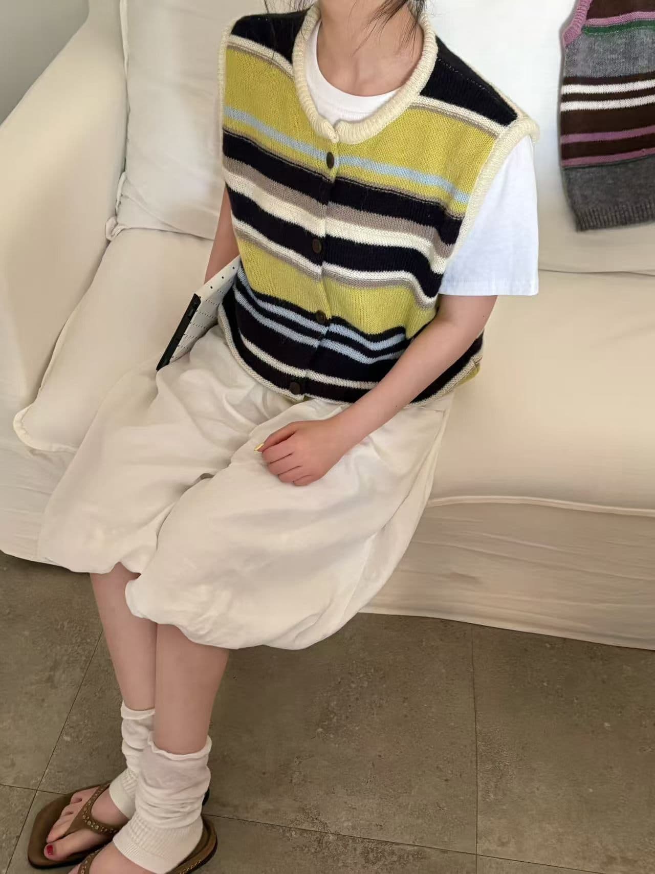 26 가을 새로운 쇼트 스타일 자카드 모직물 조끼 레트로 스트라이프 니트 조끼 여자 상세 이미지 7