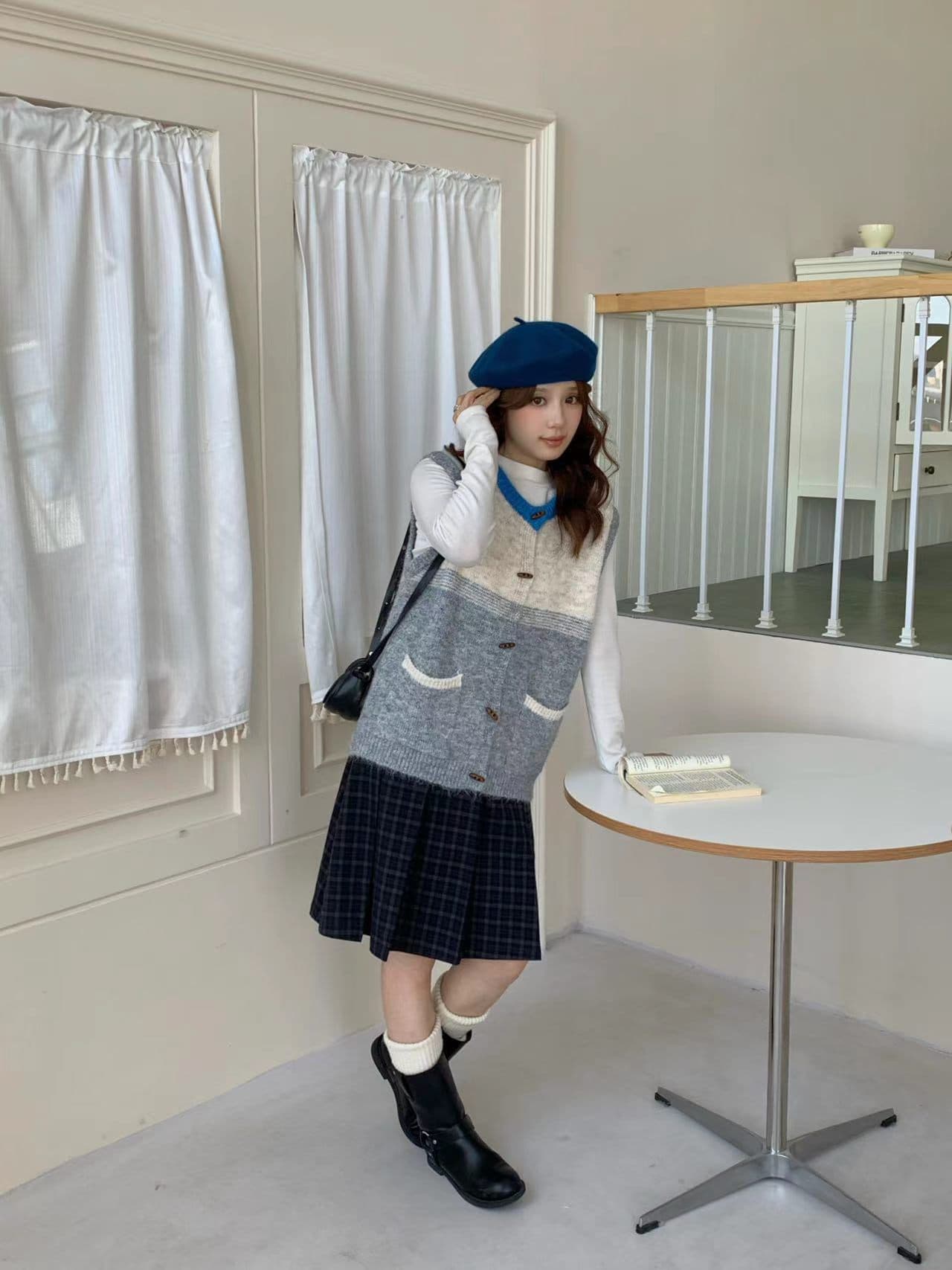 가을 켜기 새로운 느긋한 와 성별 라운드 넥 스트라이프 스택 착용 루즈핏 민소매 레트로 학원 스타일 배색 디자인 상세 이미지 12