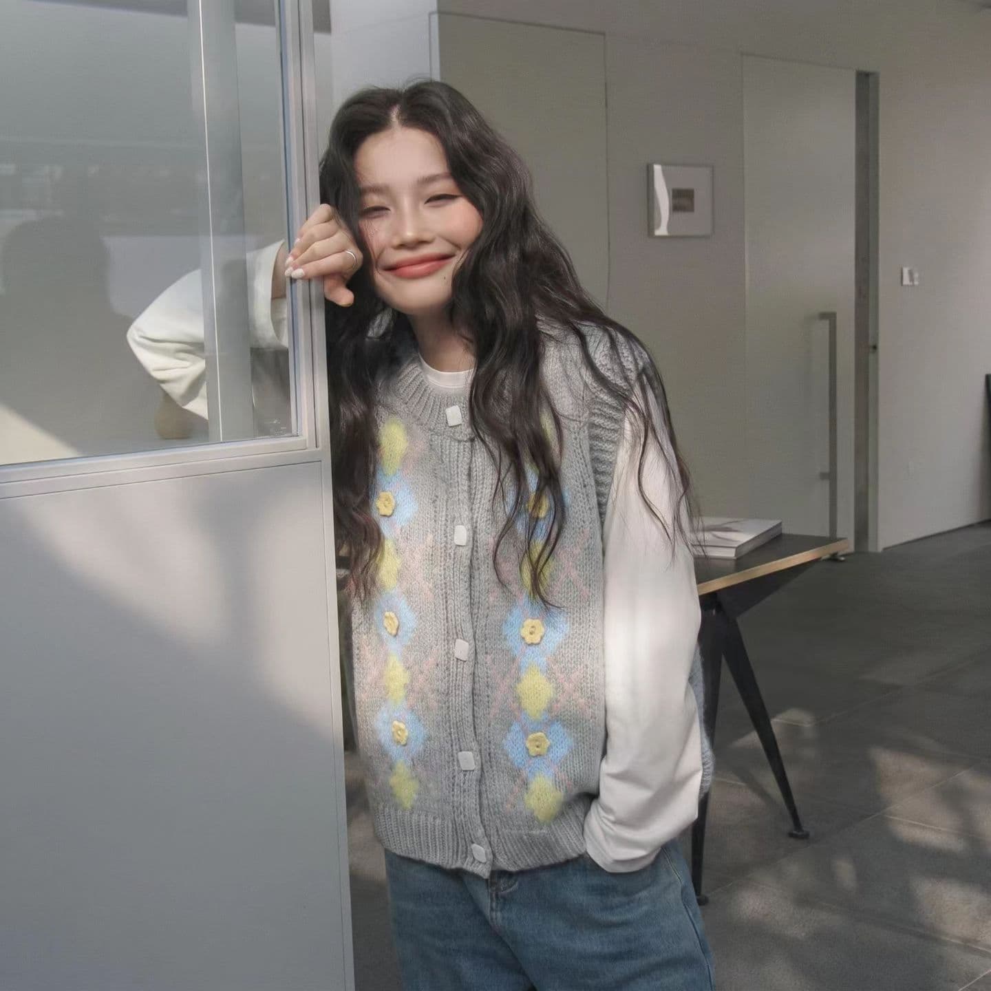 레트로 짜임 자수 꽃 조끼 여자 가을 라운드 넥 오픈 가디건 다용도 민소매 베스트 외부 가져 가라. 상세 이미지 2