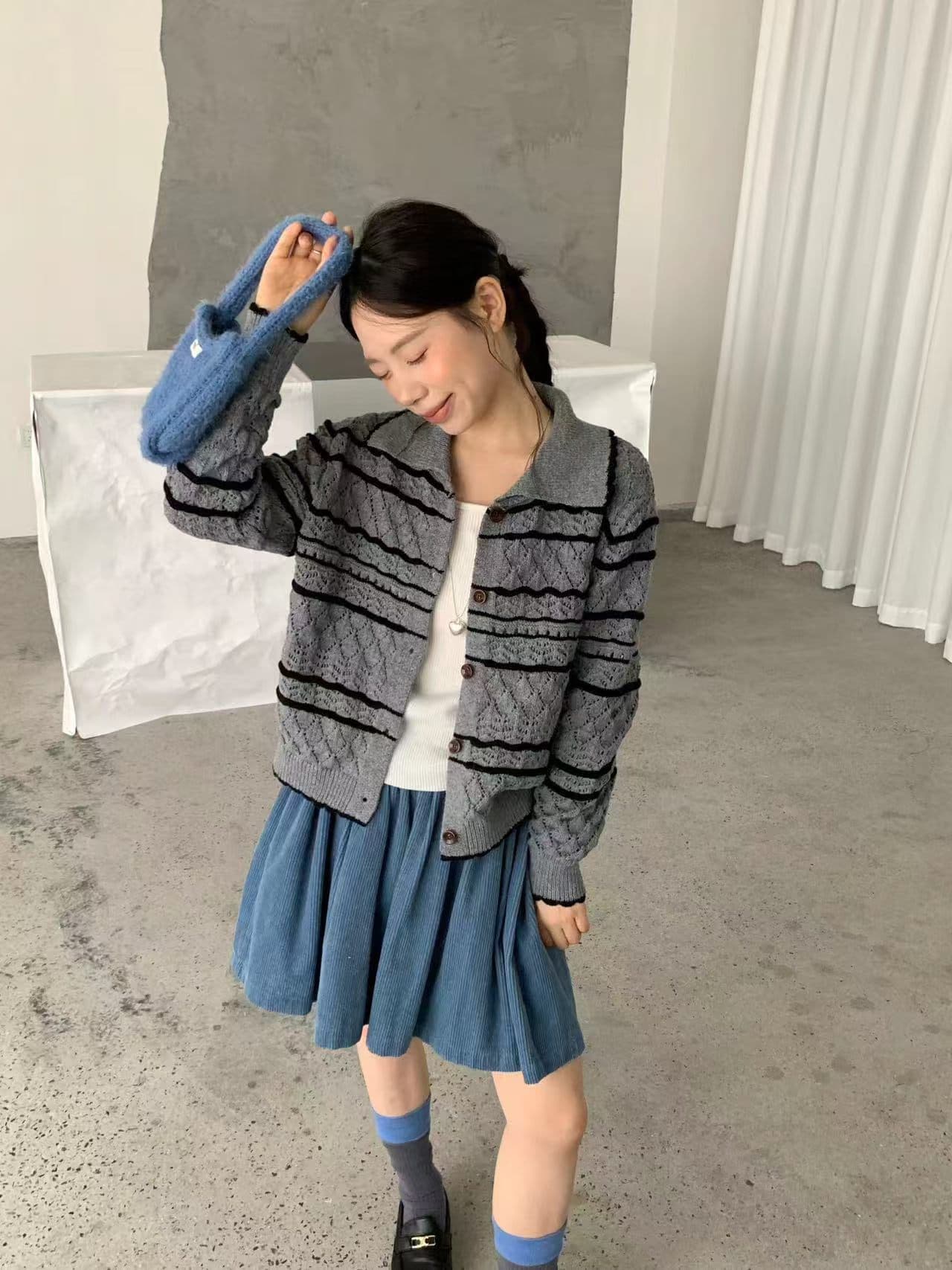 느긋한 바람 홀로우 아웃 폴로 칼라 스트라이프 니트 오픈 가디건 여성 이른 가을 새로운 루즈핏 연령 감소 디자인 센스 스웨터 코트 이미지 4