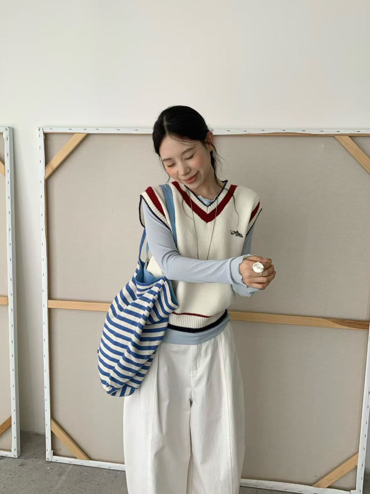 2026 가을 새로운 알파벳 자카드 니트 스웨터 조끼 여성 영국식 학원 스타일 쇼트 스타일 스택 착용 베스트 상세 이미지 5