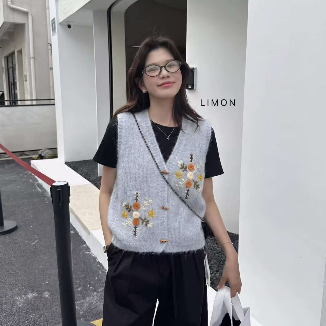 레트로 짜임 꽃 자수 니트 베스트 조끼 여성 스택 착용 달콤함 외부 가져 가라. 루즈핏 스웨터 어깨 상세 이미지 6