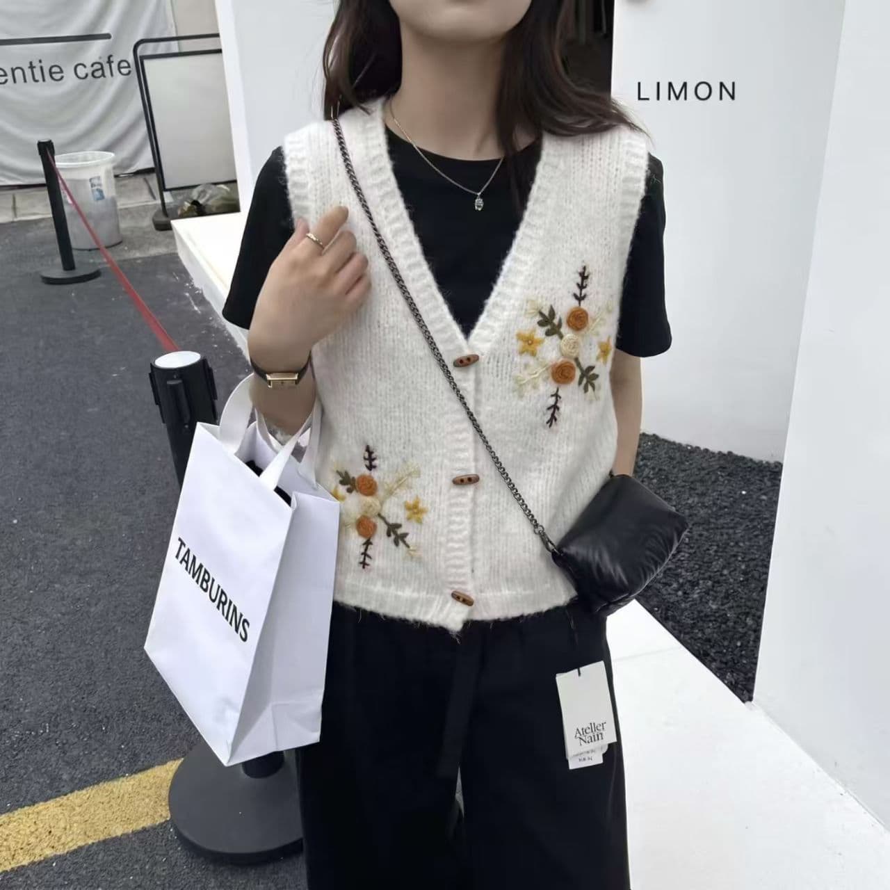 레트로 짜임 꽃 자수 니트 베스트 조끼 여성 스택 착용 달콤함 외부 가져 가라. 루즈핏 스웨터 어깨 상세 이미지 9