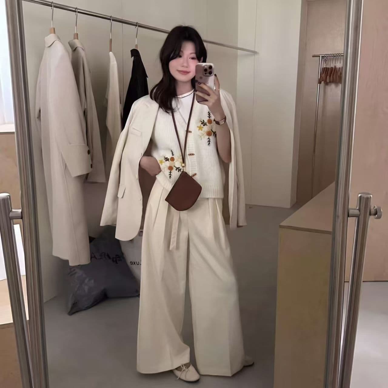 레트로 짜임 꽃 자수 니트 베스트 조끼 여성 스택 착용 달콤함 외부 가져 가라. 루즈핏 스웨터 어깨 상세 이미지 10