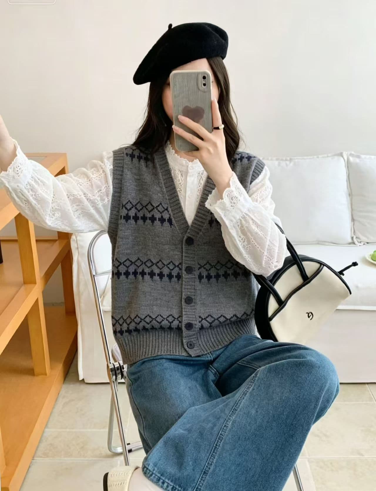 이른 가을 레트로 자카드 조끼 여자 루즈핏 V넥 민소매 니트 조끼 스택 착용 외부 가져 가라. 스웨터 어깨 상세 이미지 3
