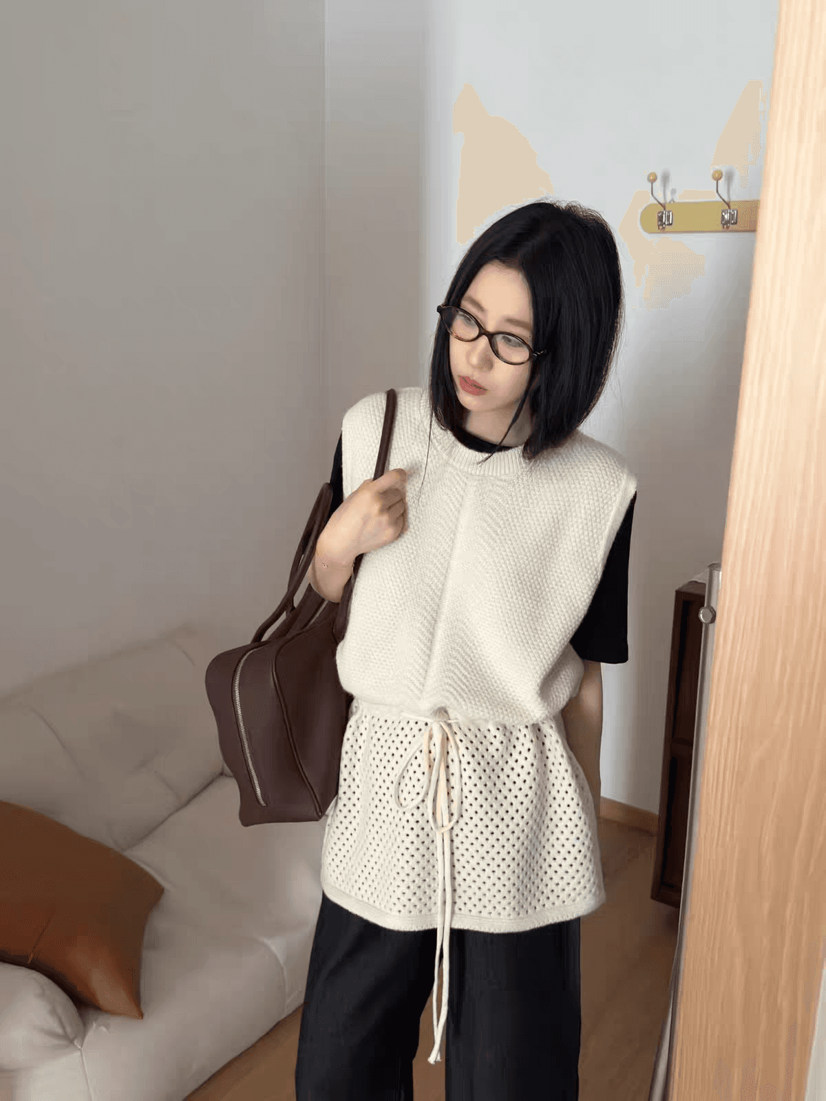 한 부서 디자인 센스 펌프 로프 허리 수축 표지 엉덩이 홀로우 아웃 니트 조끼 2026 가을 새로운 스택 착용 스웨터 베스트 이미지 2
