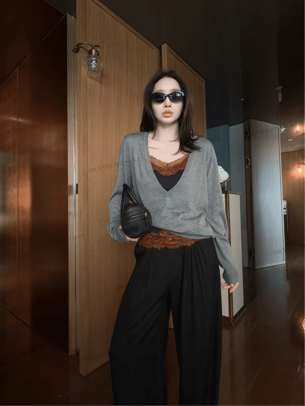 유럽 역 26 가을 겨울 새로운 느긋한 깊은 V 넥 니트 블라우스 배색 레이스 레이스 슬립 사실 두 조각 맨위 상세 이미지 4