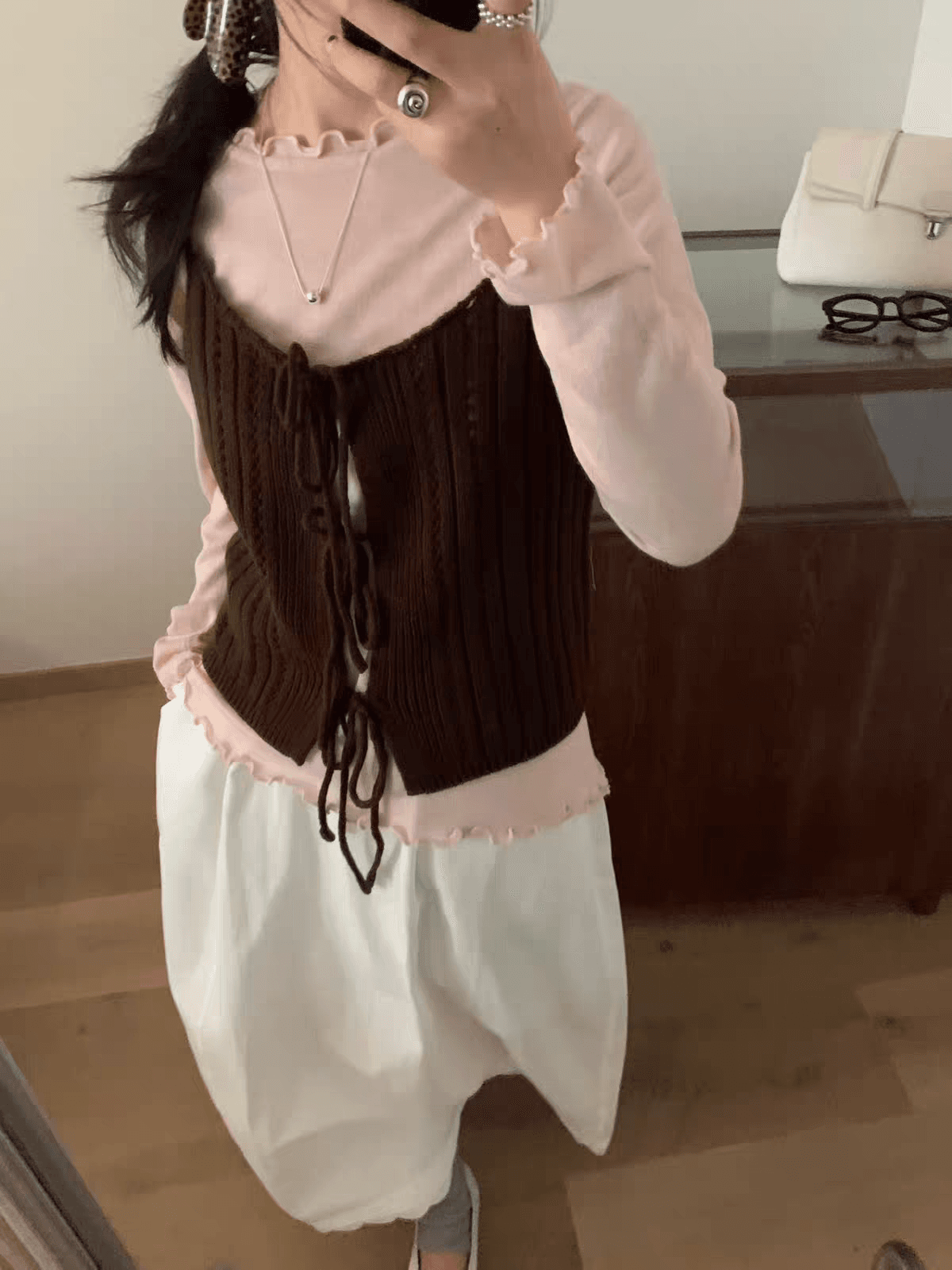 한 부서 양모 홀로우 아웃 레이스업 다용도 작은 슬링 조끼 2026 가을 스택 착용 민소매 니트 베스트 맨위 여성 상세 이미지 9