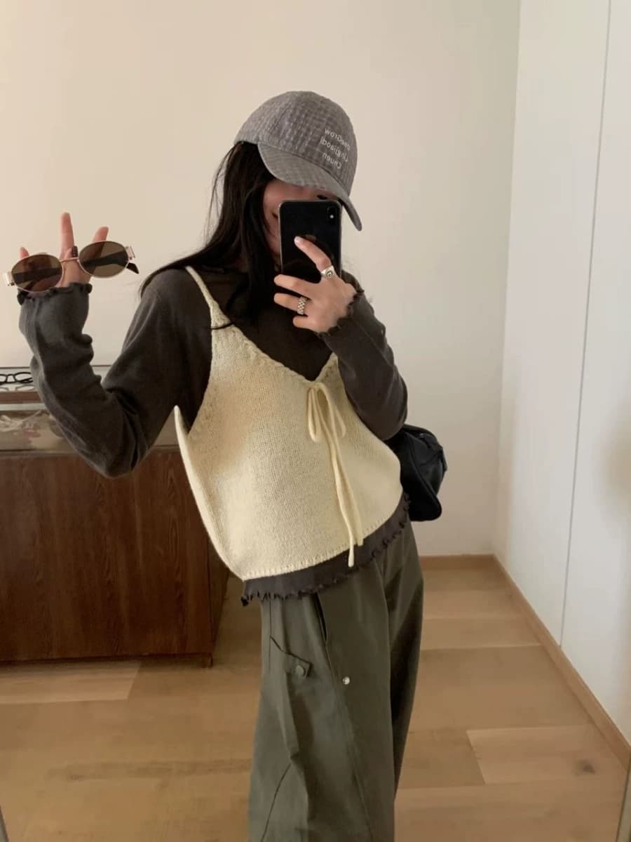 이른 가을 새로운 루즈핏 도파민 V넥 레이스업 민소매 니트 캐미솔 여성 짧은 스택 착용 풀오버 베스트 상세 이미지 12