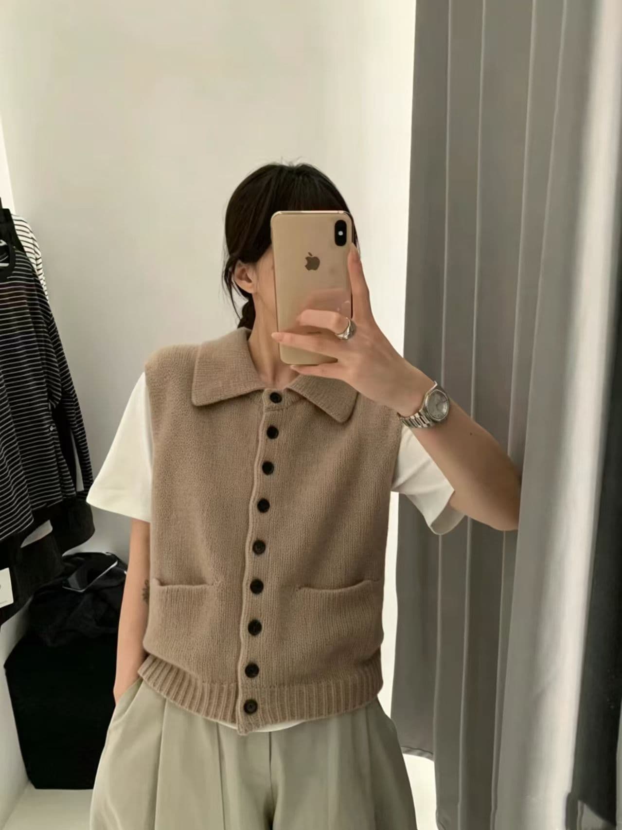 한 부서 미니멀리즘 폴로 칼라 싱글 줄 버튼 민소매 니트 스웨터 조끼 스택 착용 단색 스웨터 베스트 어깨 재킷 맨위 이미지 4