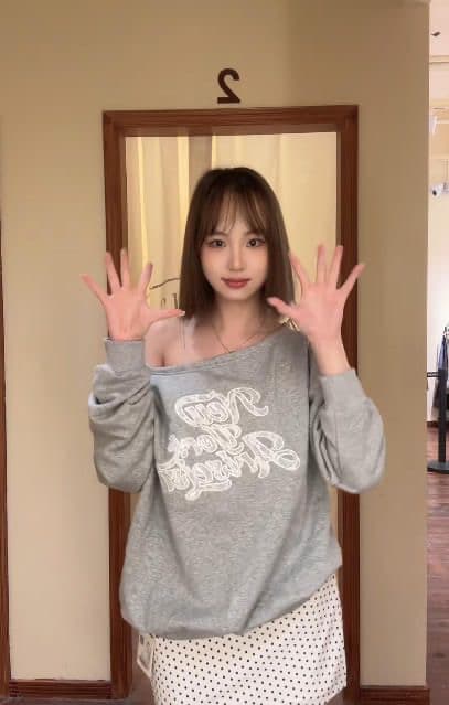 비스듬한 칼라 남자 바 면 이후 패키지 칼라 프린트 긴팔 후드티 여성 상세 이미지 2