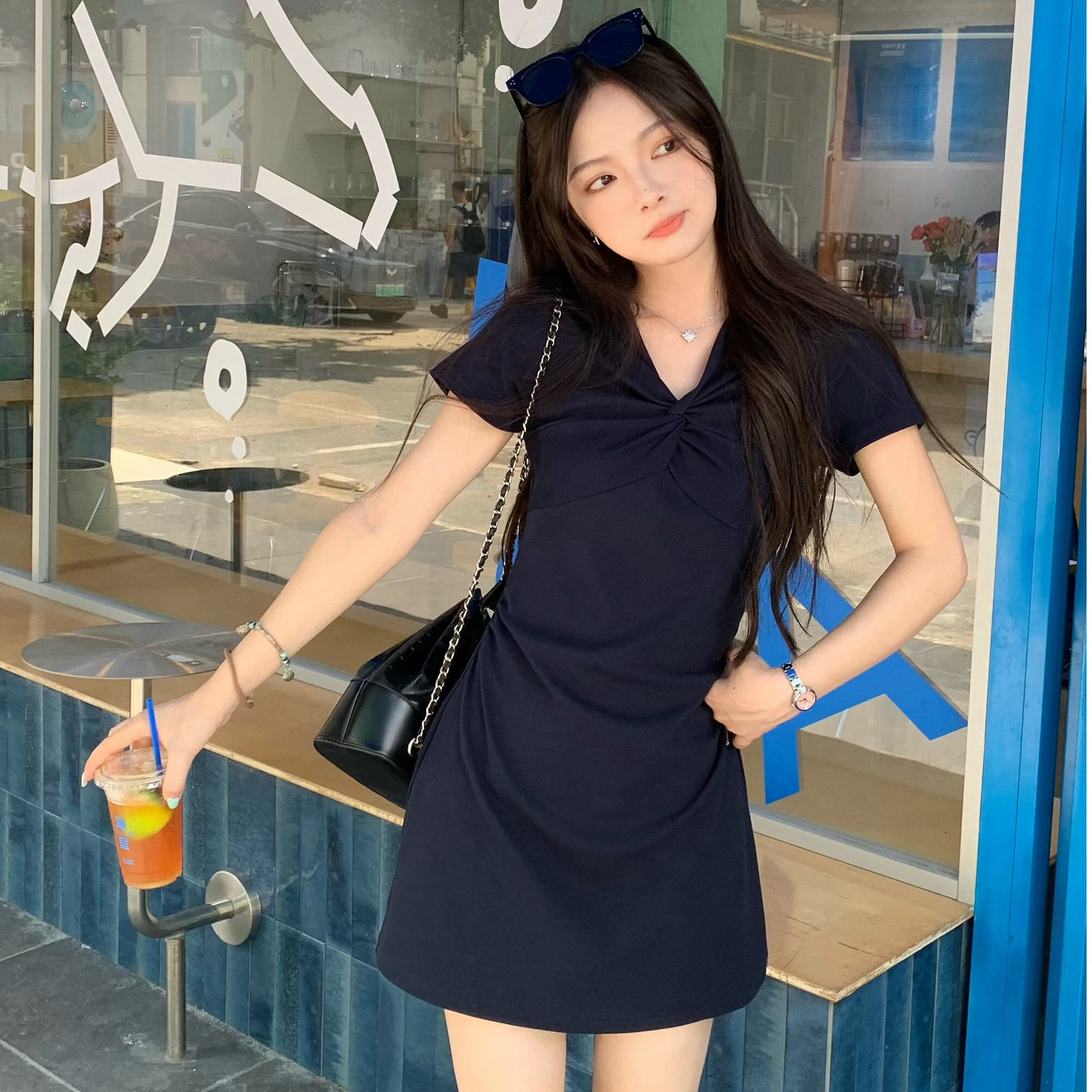 260 그램 사람들 면 2026 봄 새로운 레트로 비틀림 V넥 허리 수축 몸매 가꾸기 여성용 짧은 소매 여성 드레스 상세 이미지 1
