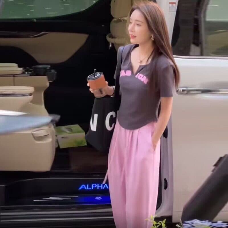 얼음 실크 리브 비틀림 실크 여름 드레스 달콤한 핫걸 불규칙 반팔 티셔츠 캐주얼 바지 넓은 다리 두 조각 여성 세트 이미지 3