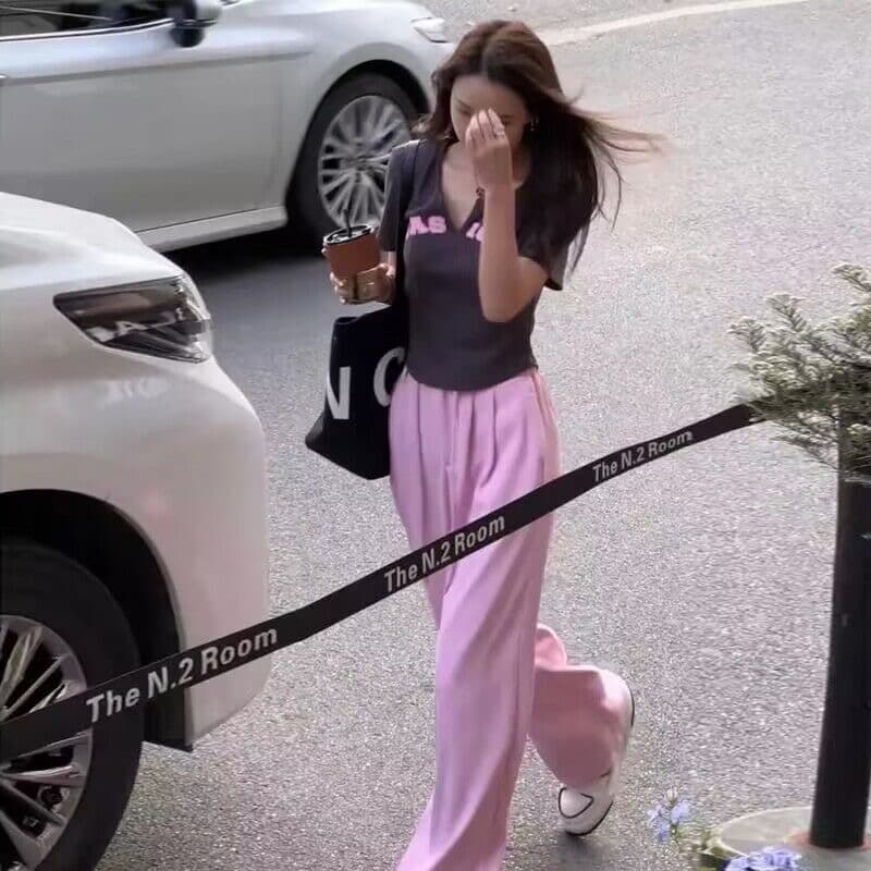 얼음 실크 리브 비틀림 실크 여름 드레스 달콤한 핫걸 불규칙 반팔 티셔츠 캐주얼 바지 넓은 다리 두 조각 여성 세트 이미지 4