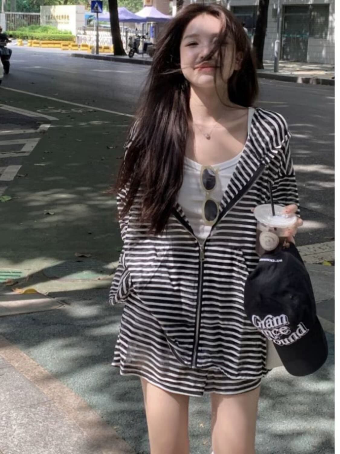 패션 캐주얼 루즈핏 스트라이프 세트 여자 학생 봄 여름 가을 캐미솔 후드 재킷 반바지 3종 세트 상세 이미지 2