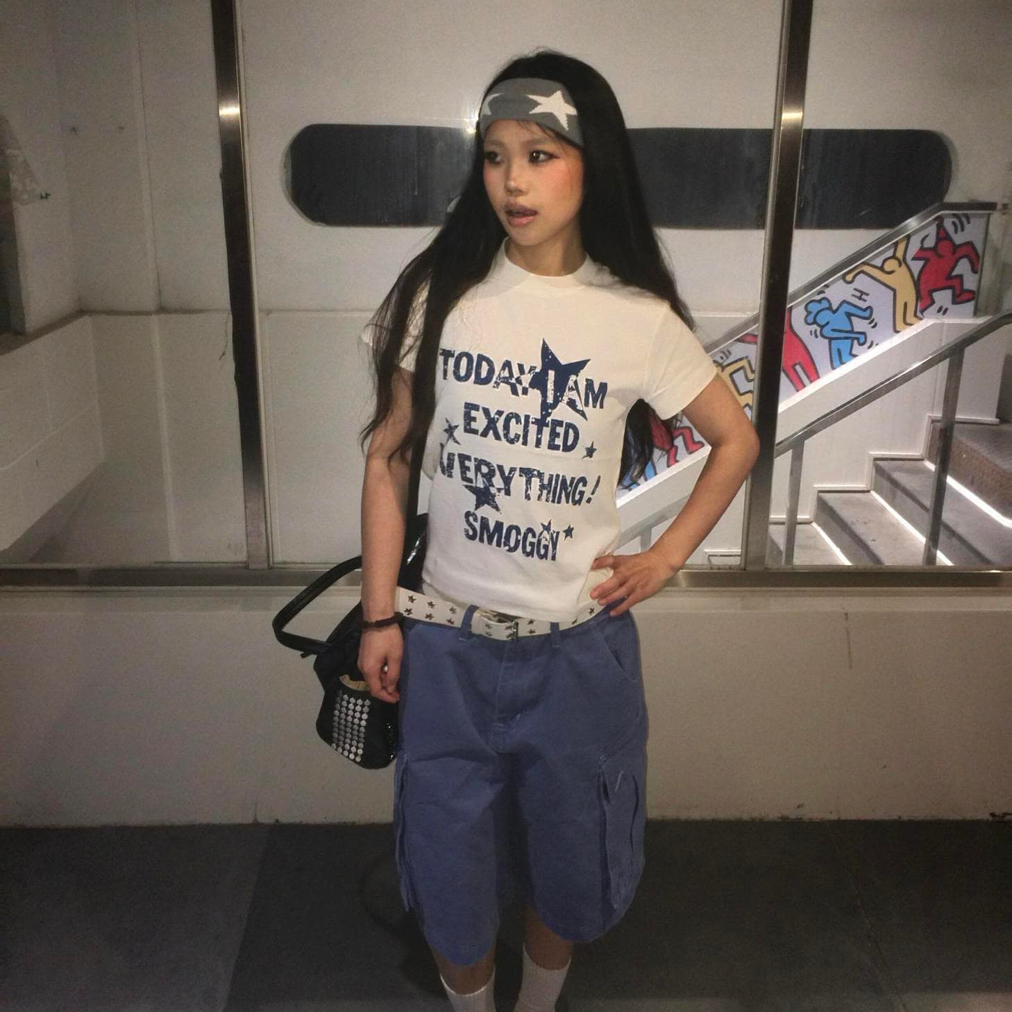 아메리칸 레트로 캐주얼 바람 긍정적 인 어깨 반팔 티셔츠 2026 여름 몸매 가꾸기 슬림해 보이는 여성 라운드 넥 알파벳 프린트 맨위 상세 이미지 1