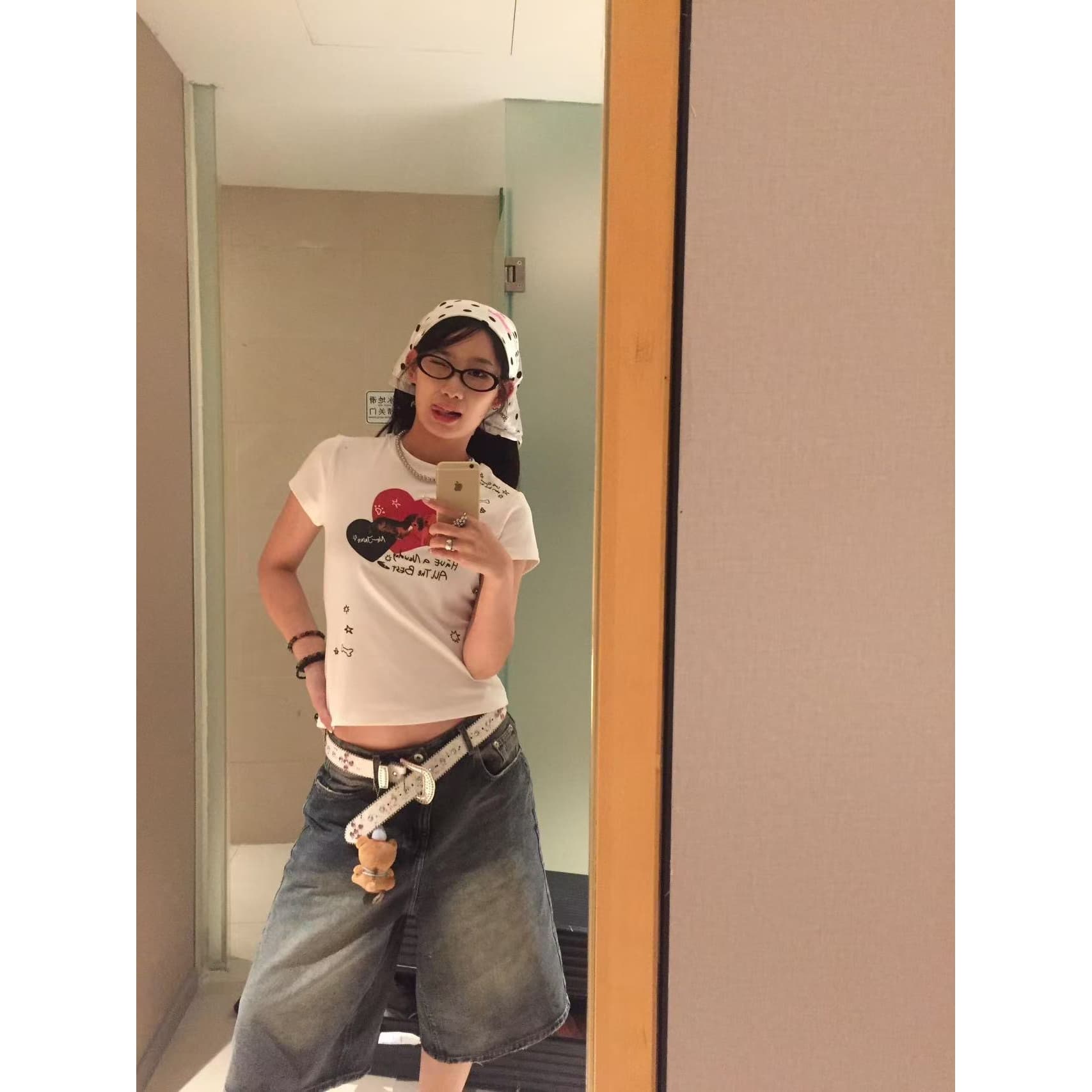 한국 스타일 ins 작은 대중 eeee 슬로건 알파벳 프린트 긍정적 인 어깨 몸매 가꾸기 쇼트 스타일 반팔 여름 여자 맨위 이미지 2